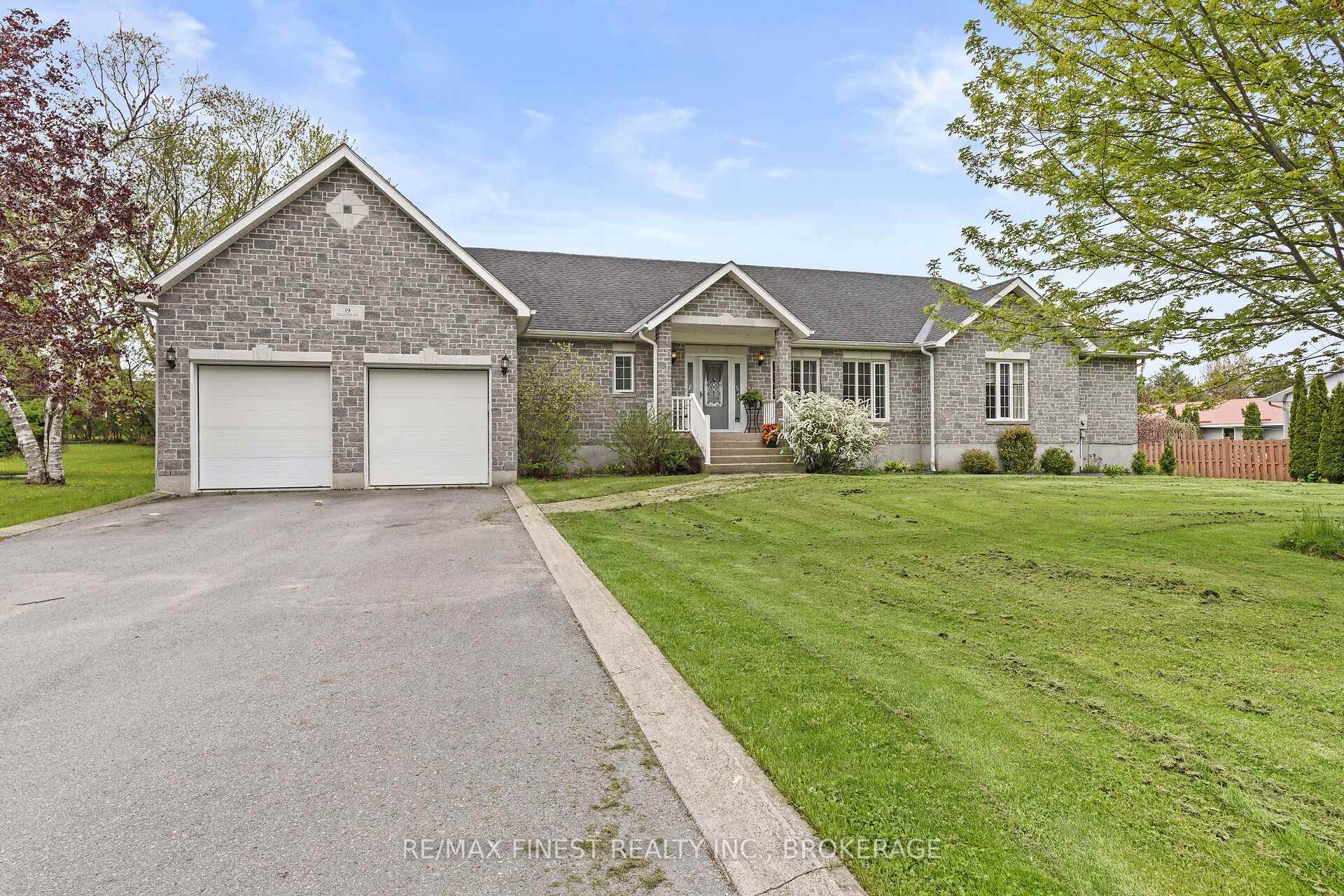 Photo 1 of 19 Dalgleish Avenue, Kingston, Kingston East (Incl Barret Crt) — HOMEH