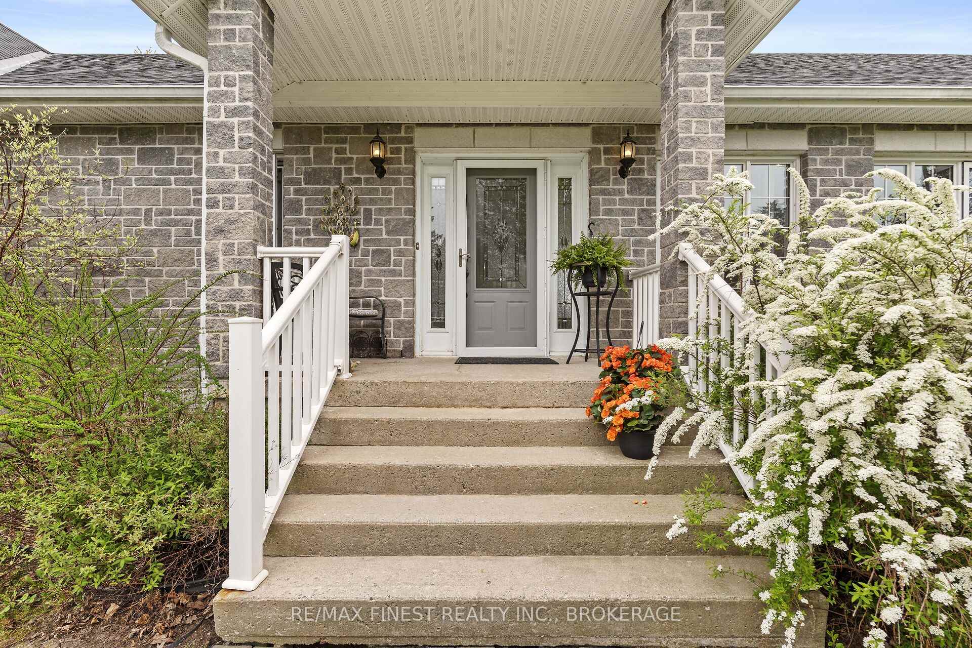 Photo 4 of 19 Dalgleish Avenue, Kingston, Kingston East (Incl Barret Crt) — HOMEH