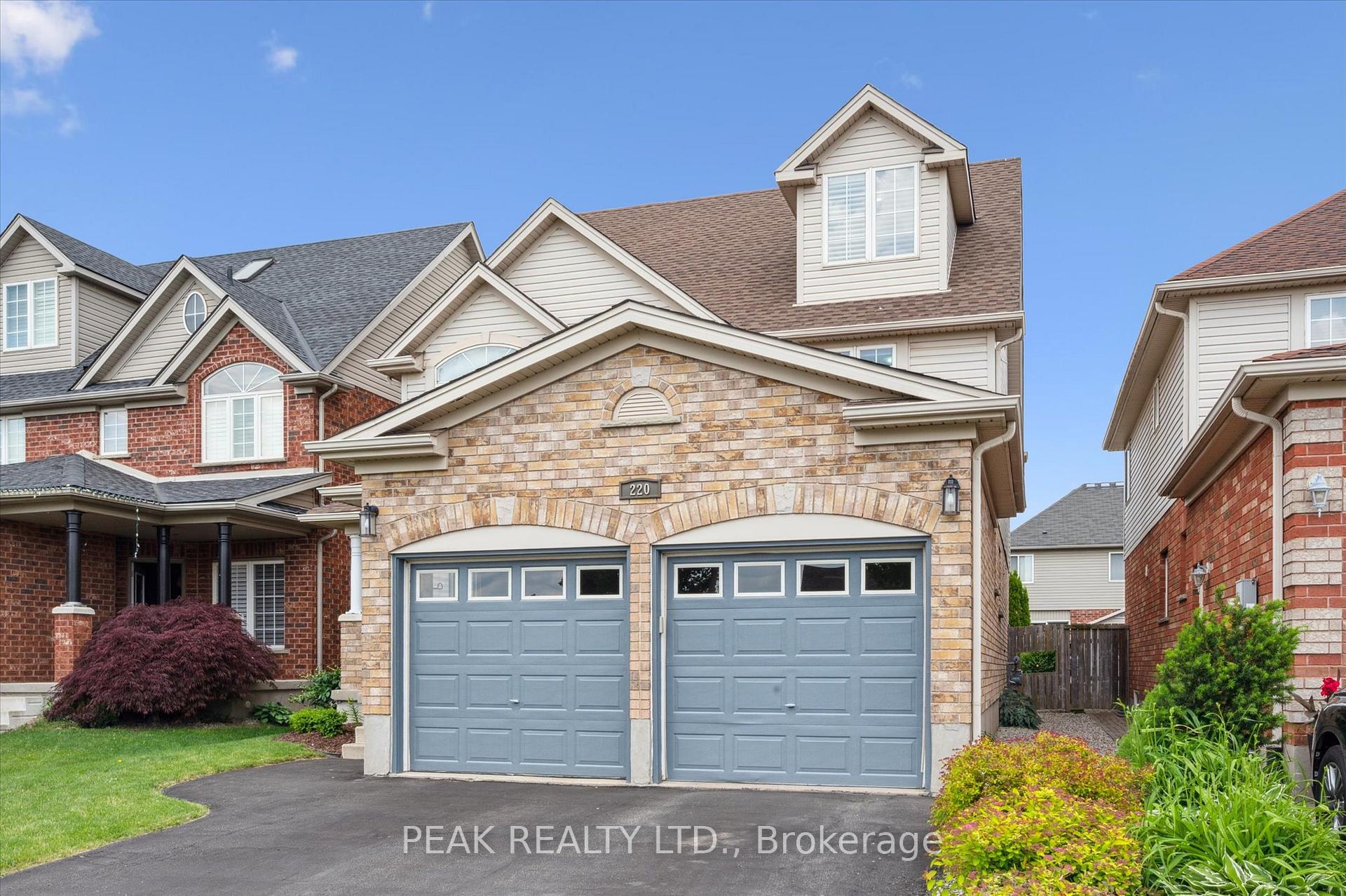 Photo 3 of 220 Colton Circle, Kitchener — HOMEH