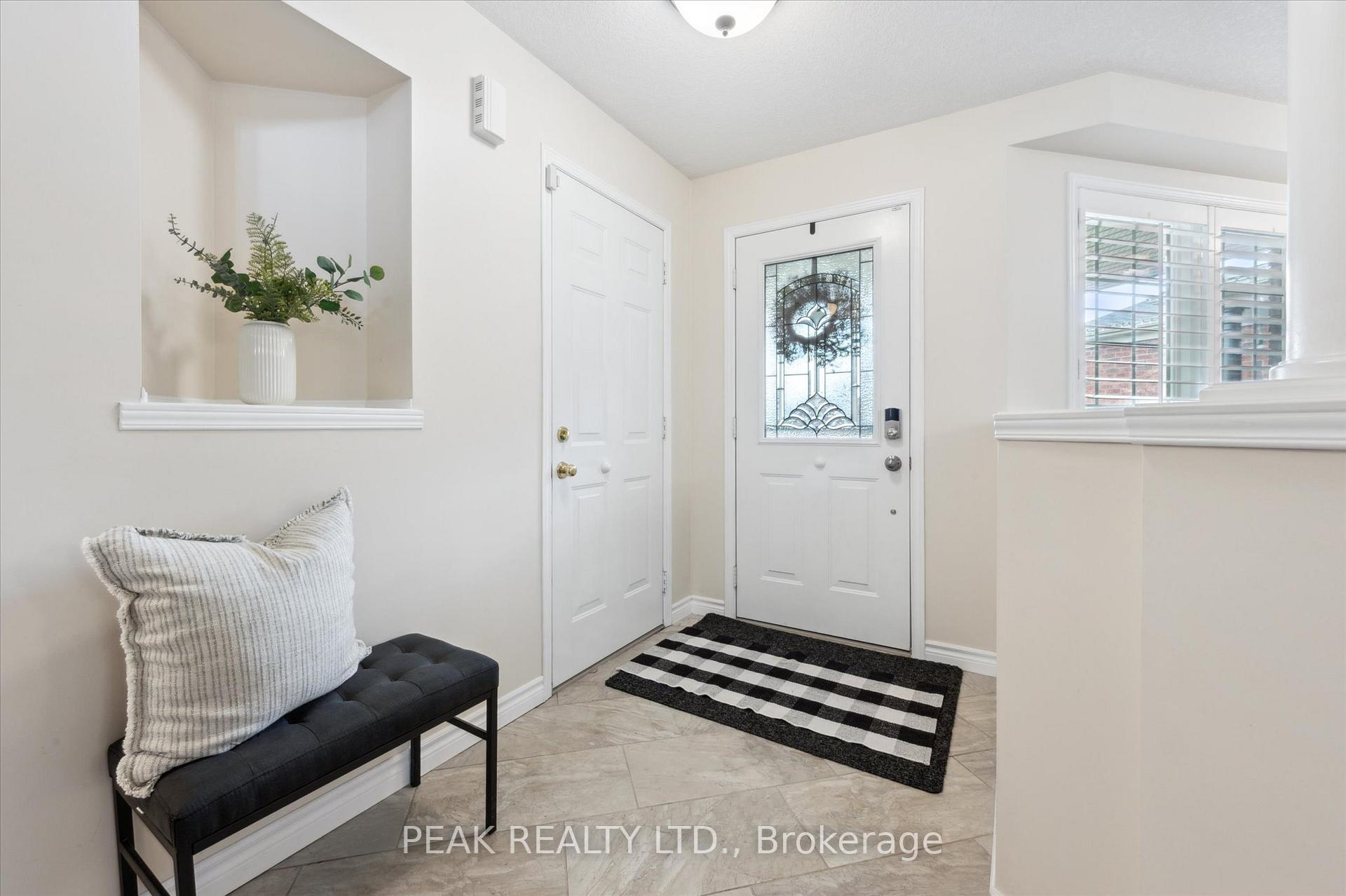 Photo 6 of 220 Colton Circle, Kitchener — HOMEH