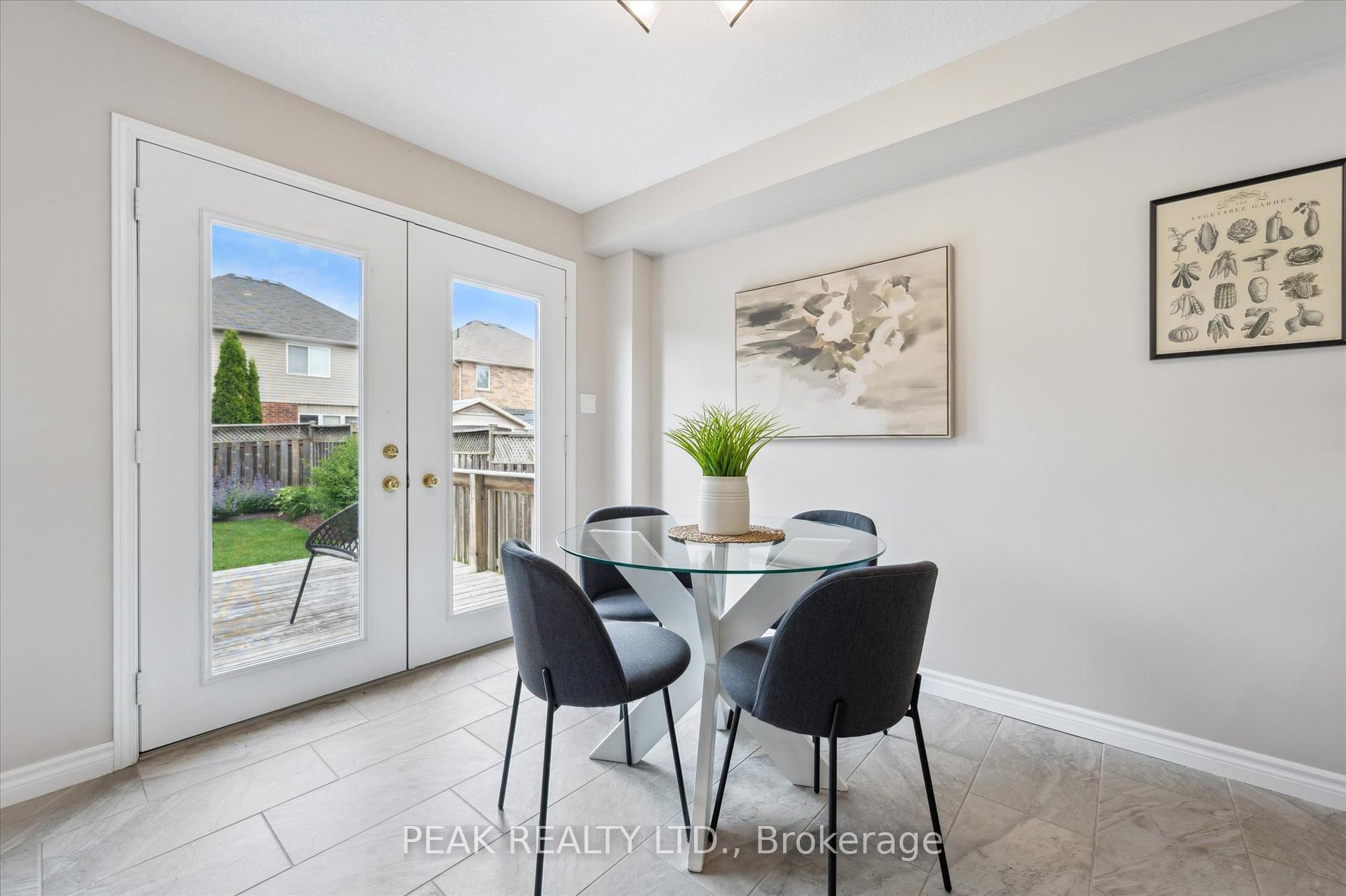 Photo 14 of 220 Colton Circle, Kitchener — HOMEH