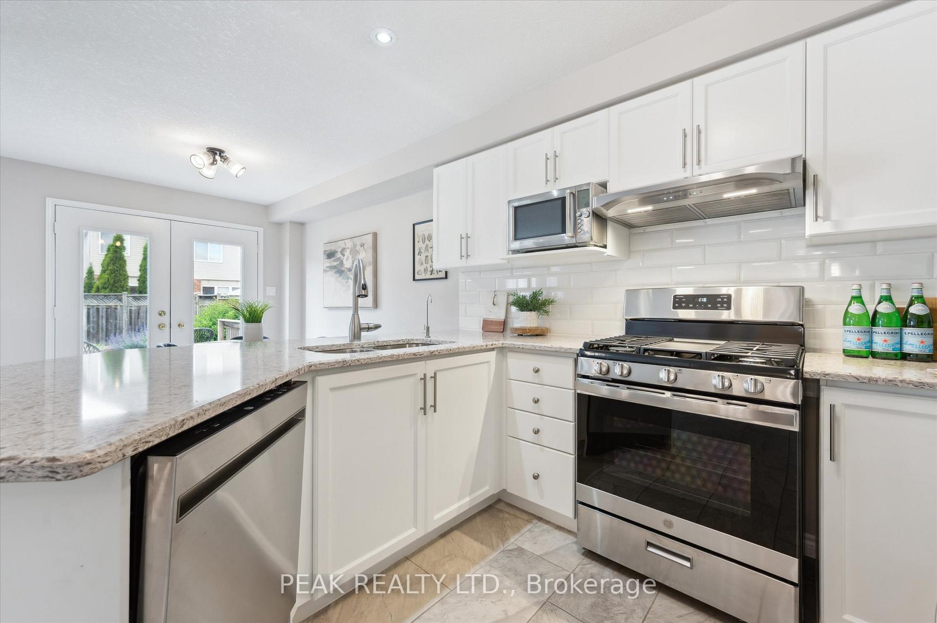Photo 18 of 220 Colton Circle, Kitchener — HOMEH