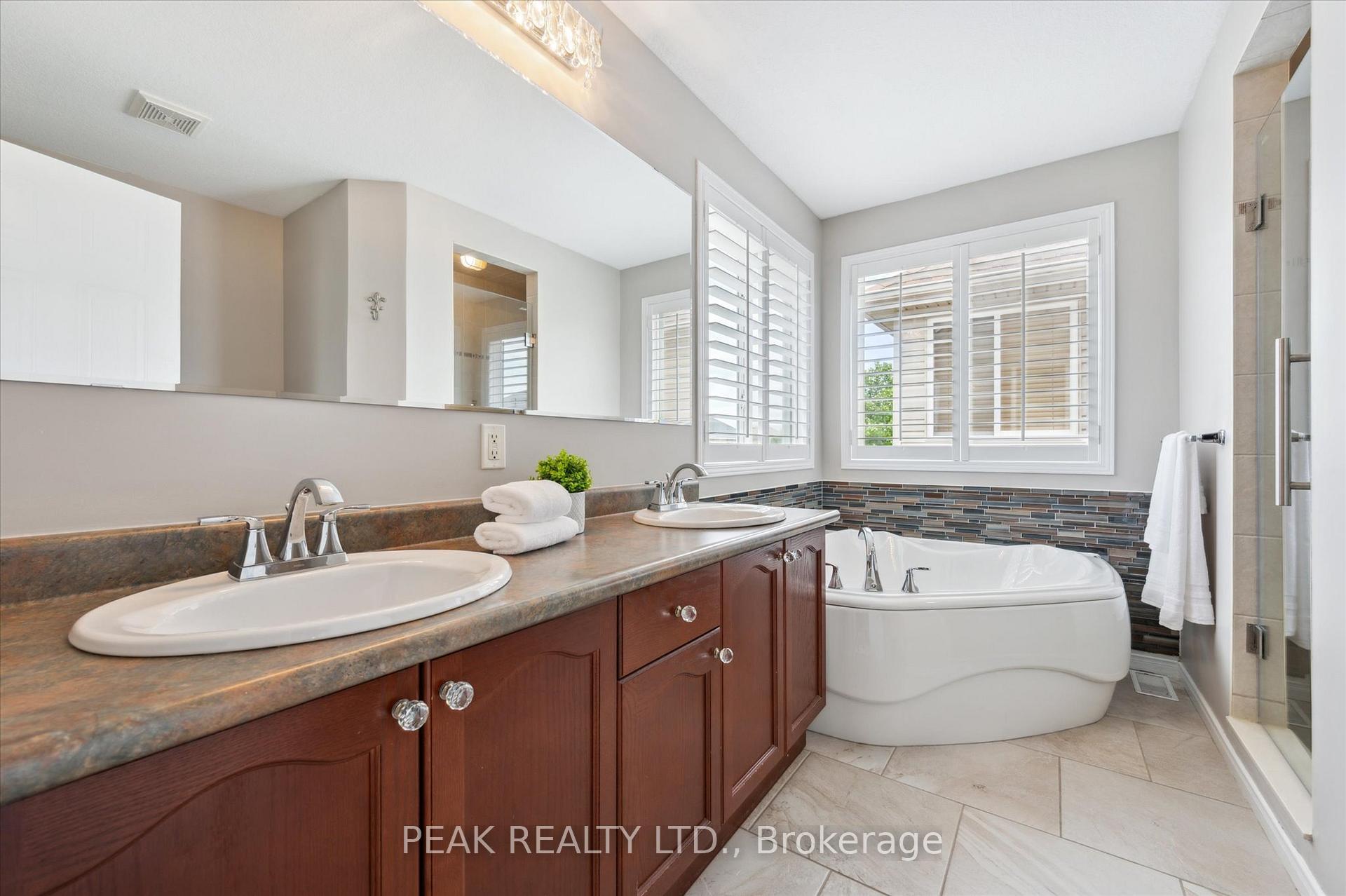 Photo 29 of 220 Colton Circle, Kitchener — HOMEH