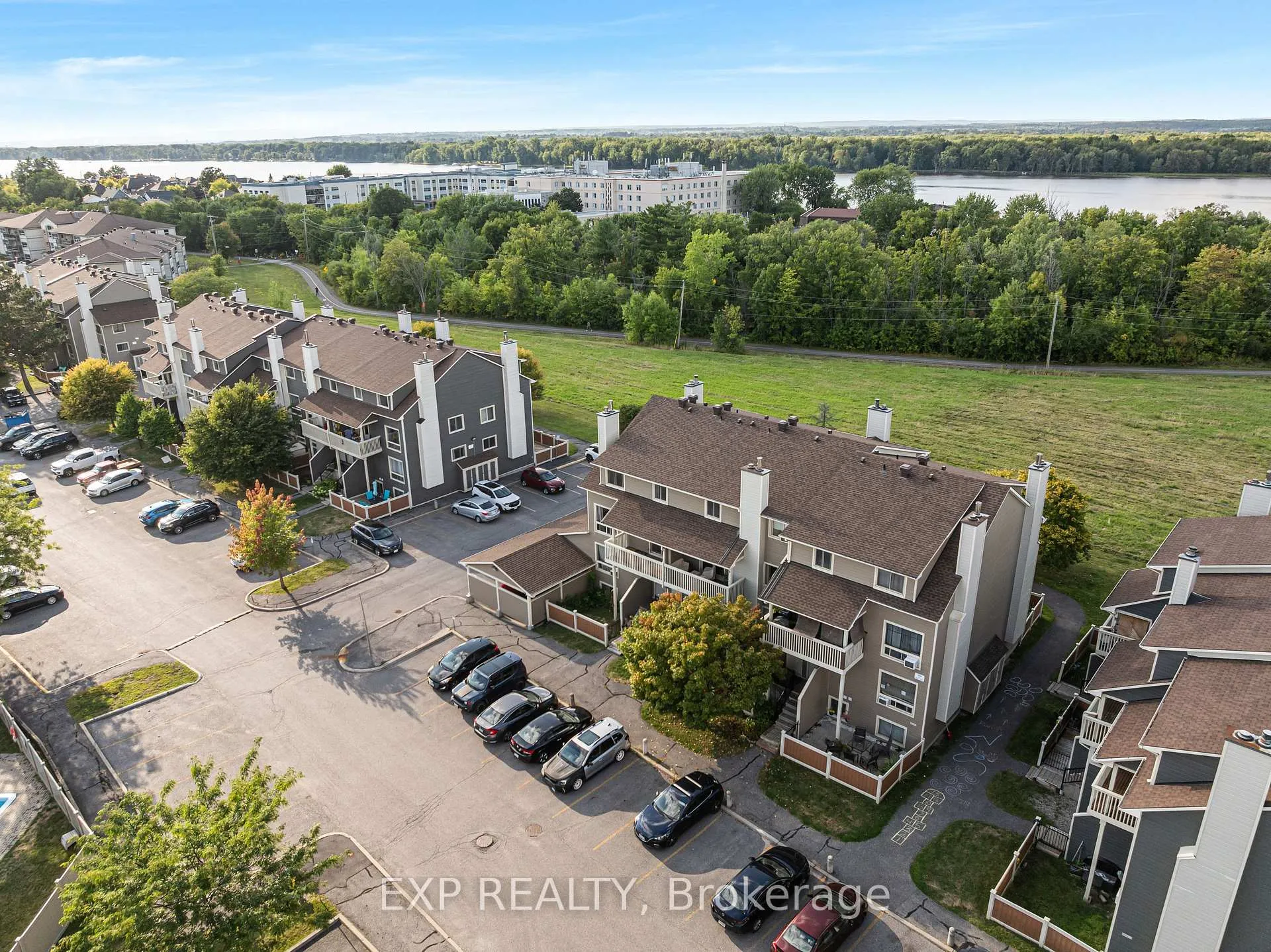 Photo 3 of Unit 77B, 754 St. Andre Drive, Ottawa, Hiawatha Park/Convent Glen — HOMEH