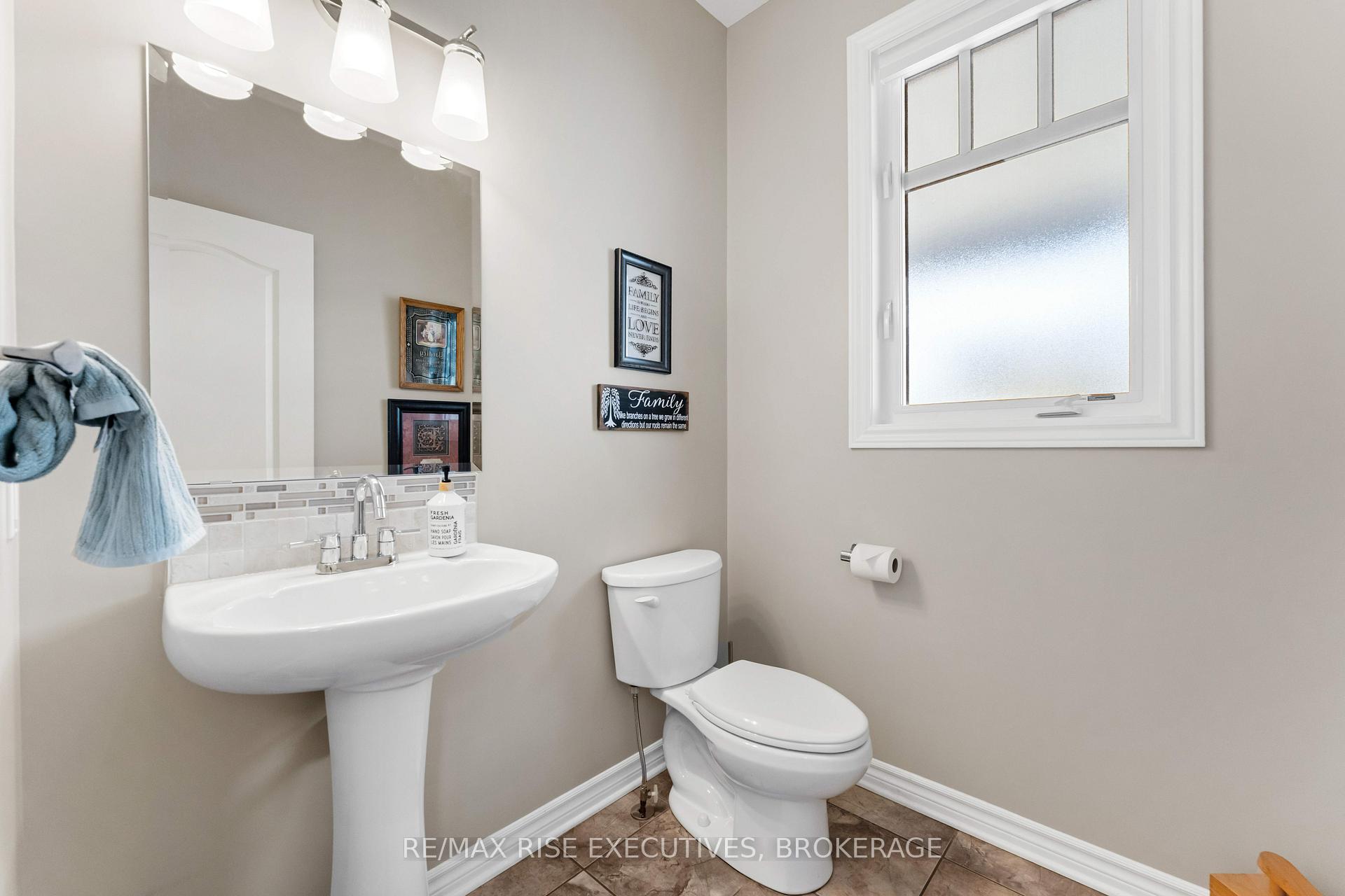 Photo 4 of 1707 Reginald Bart Drive, Kingston, Kingston East (Incl Barret Crt) — HOMEH