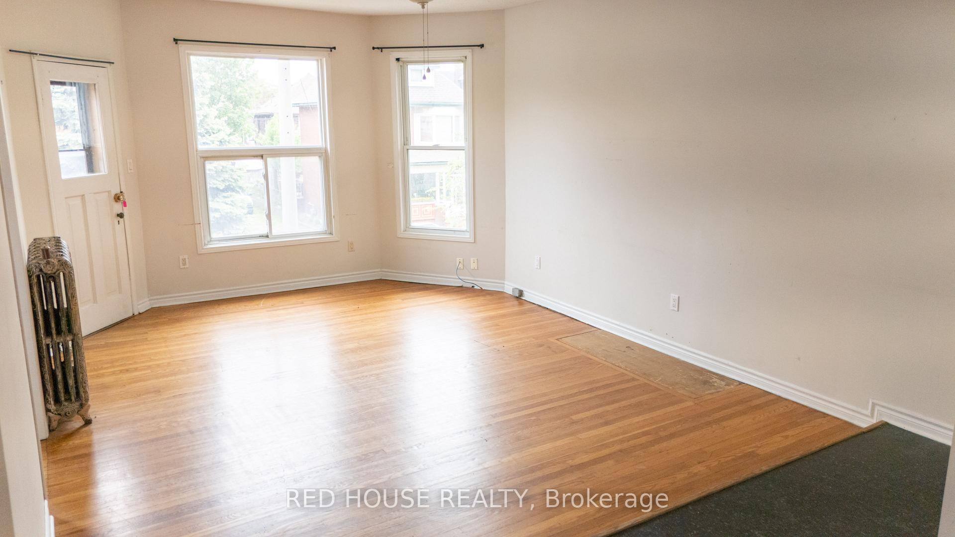 Photo 3 of 116 Fairholt Road S, Hamilton, Stripley — HOMEH