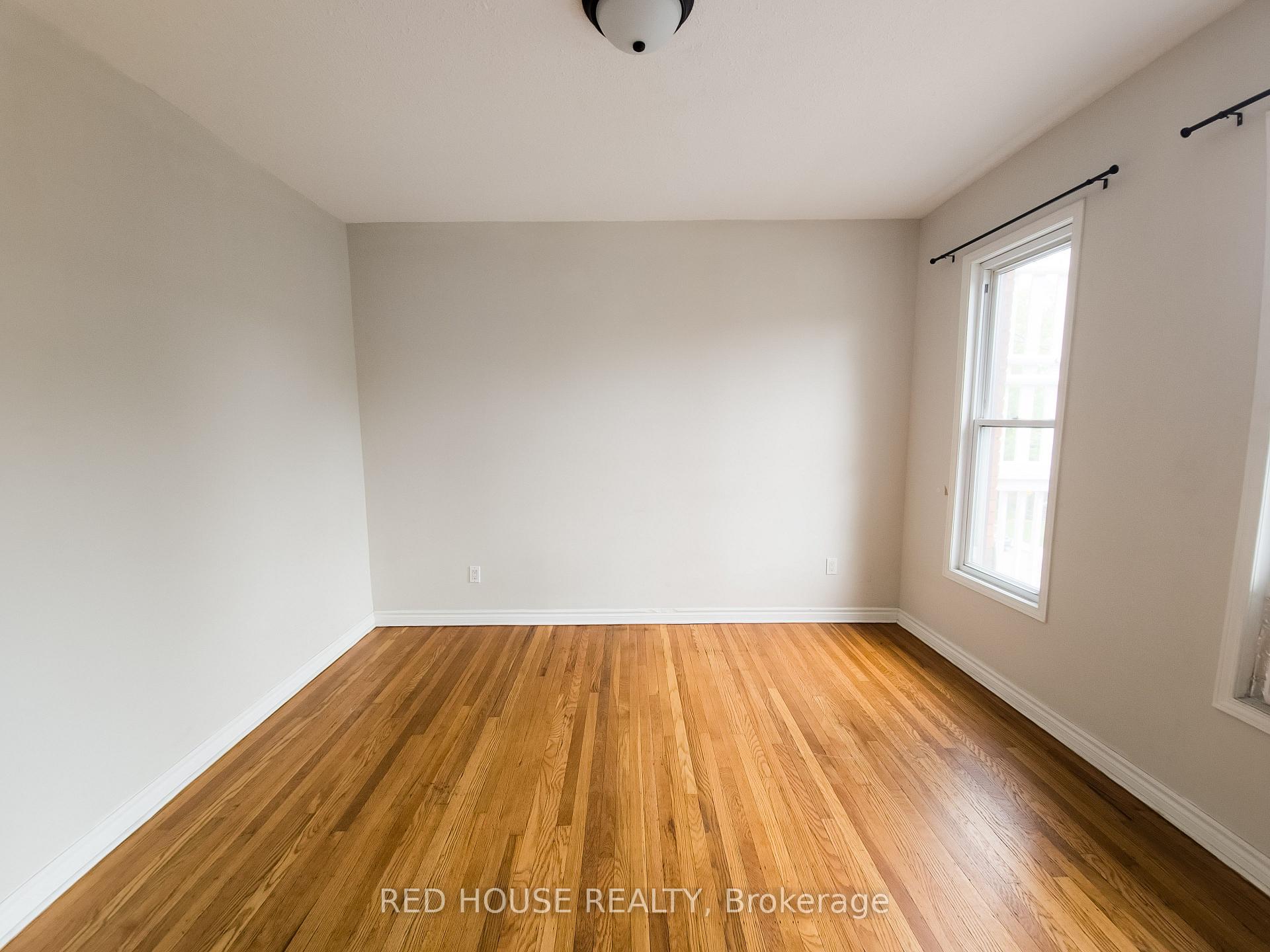 Photo 4 of 116 Fairholt Road S, Hamilton, Stripley — HOMEH