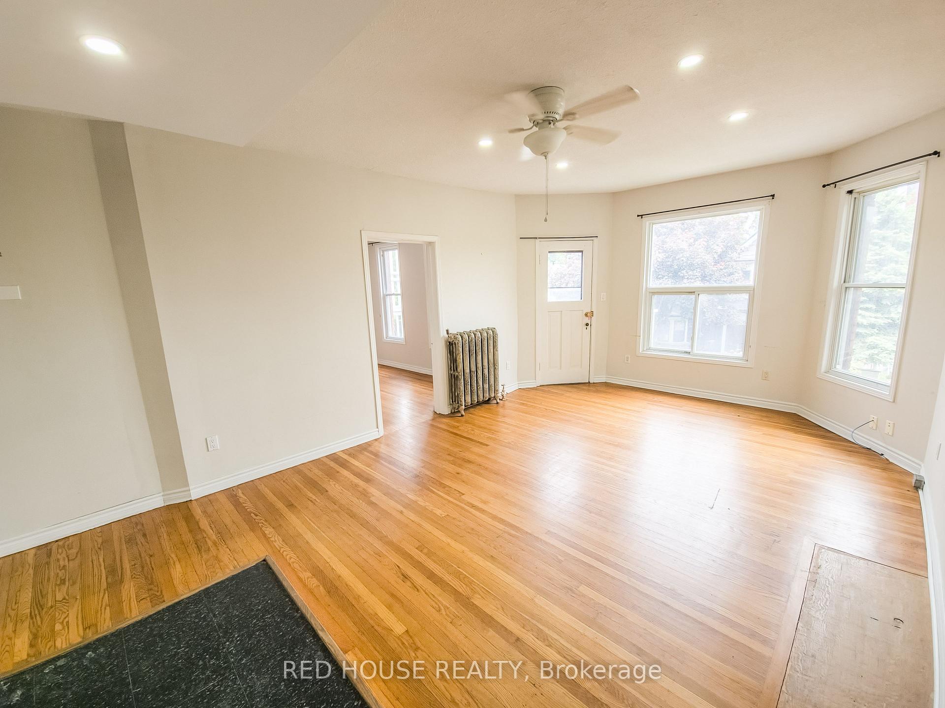 Photo 9 of 116 Fairholt Road S, Hamilton, Stripley — HOMEH