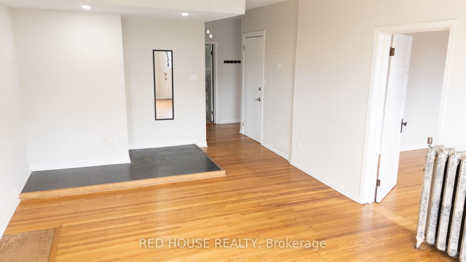 Photo 10 of 116 Fairholt Road S, Hamilton, Stripley — HOMEH