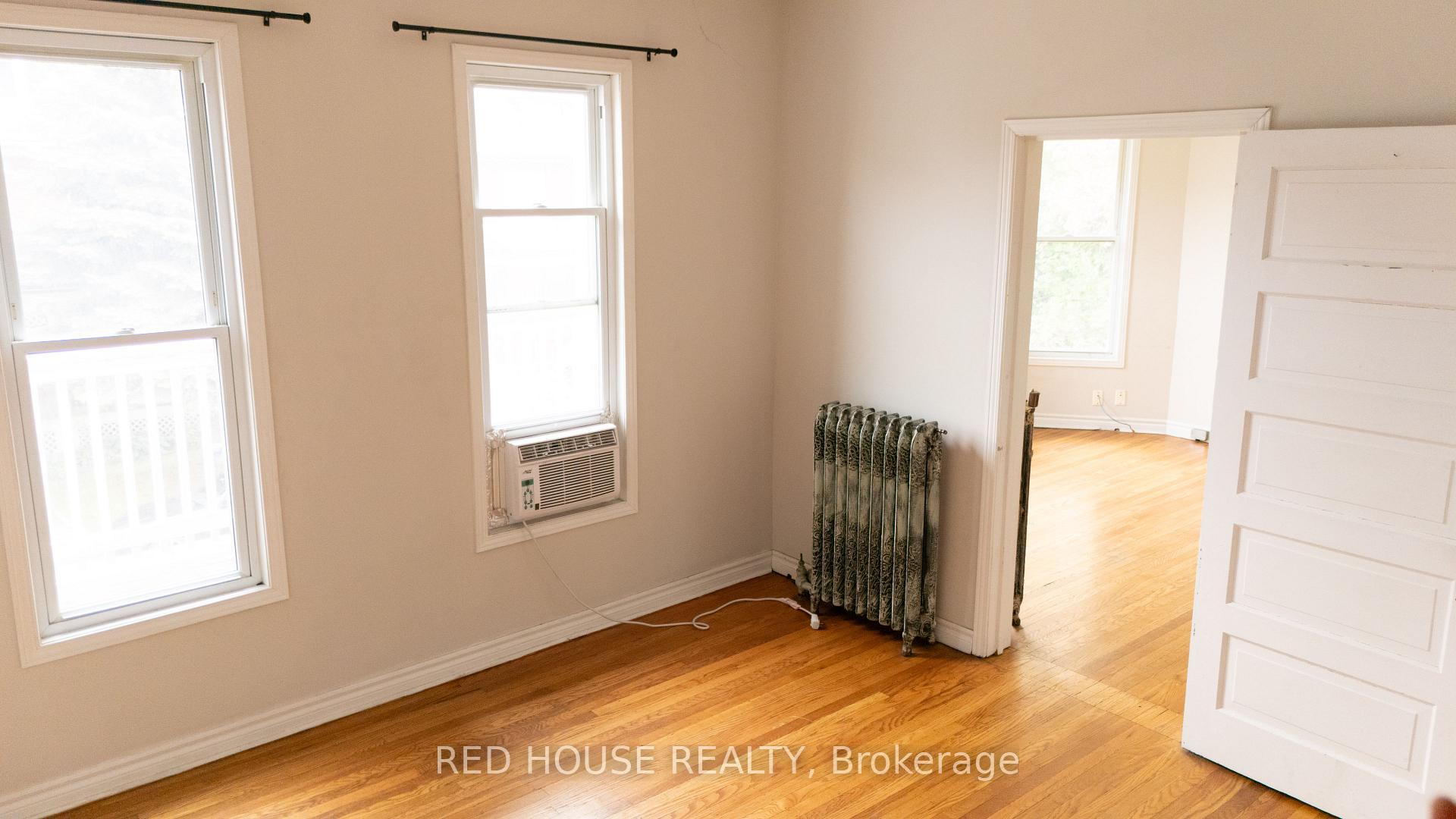 Photo 11 of 116 Fairholt Road S, Hamilton, Stripley — HOMEH