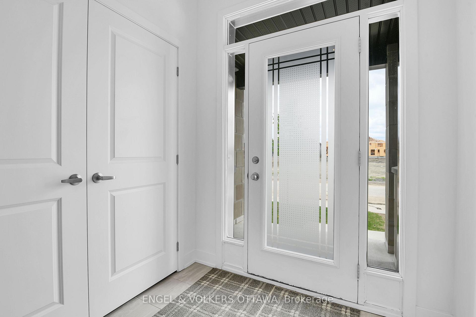 Photo 3 of 266 Monticello Avenue, Ottawa, Kanata - Emerald Meadows/Trailwest — HOMEH