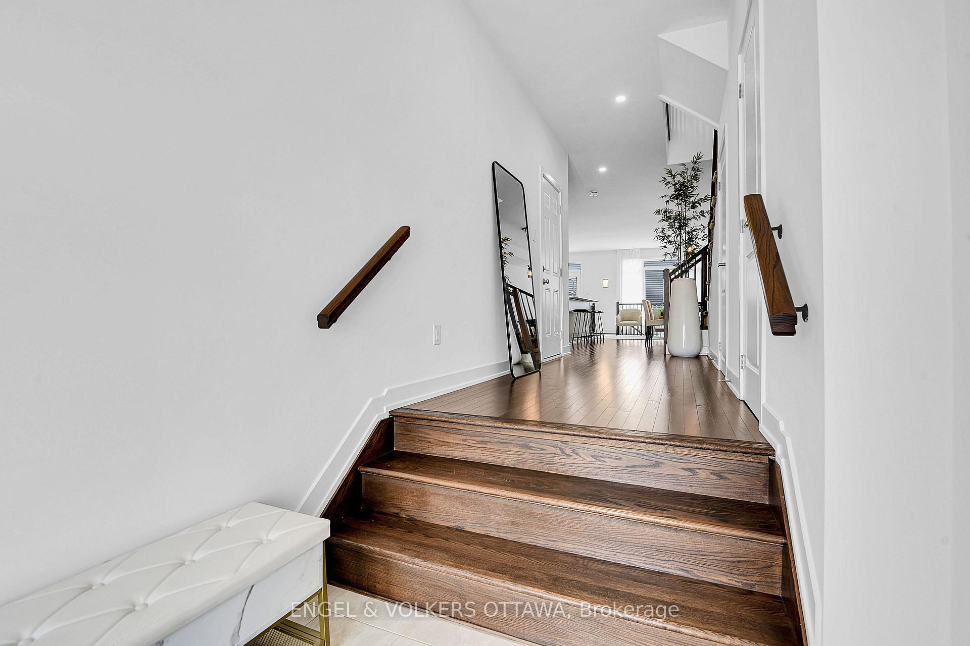 Photo 4 of 266 Monticello Avenue, Ottawa, Kanata - Emerald Meadows/Trailwest — HOMEH