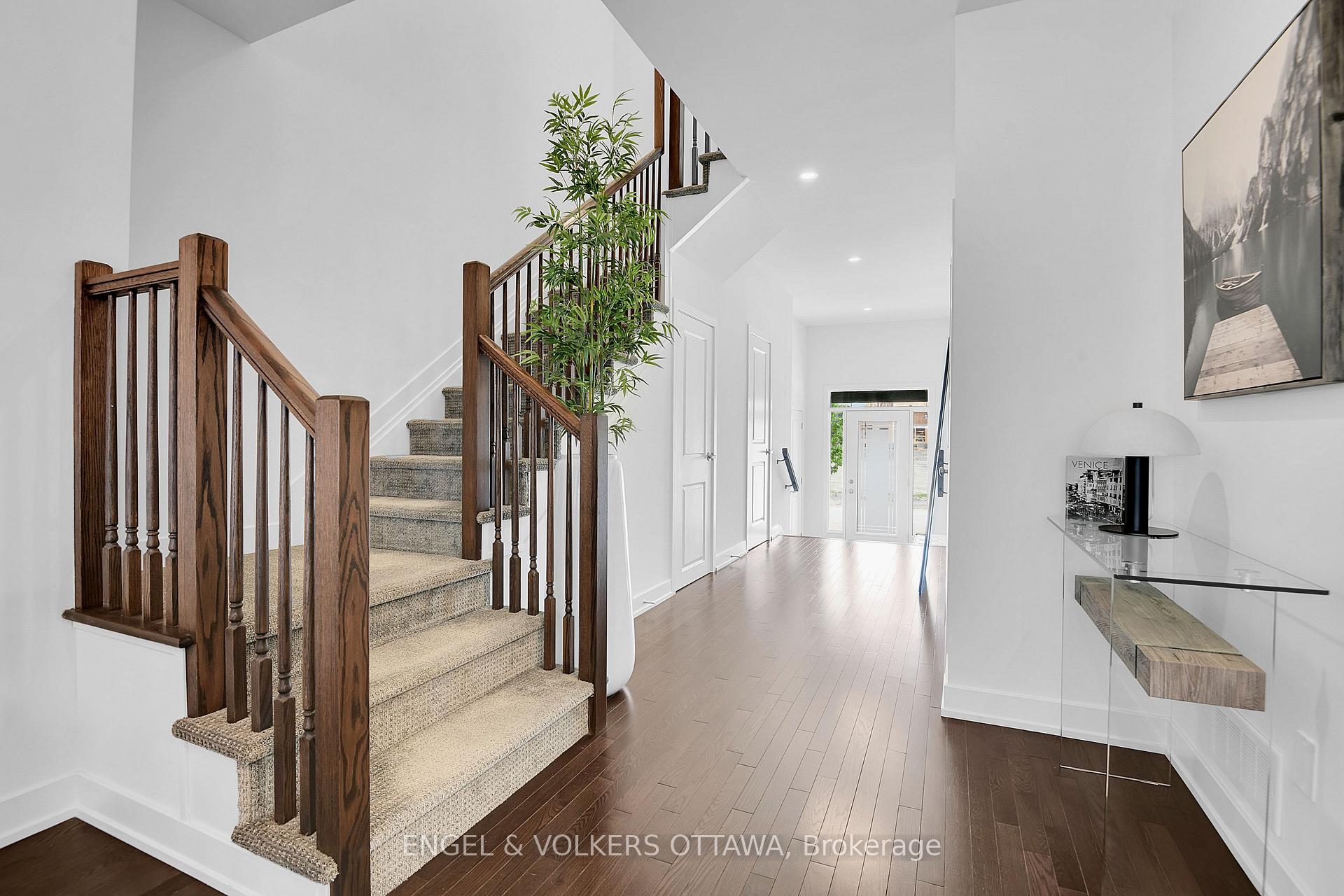 Photo 5 of 266 Monticello Avenue, Ottawa, Kanata - Emerald Meadows/Trailwest — HOMEH