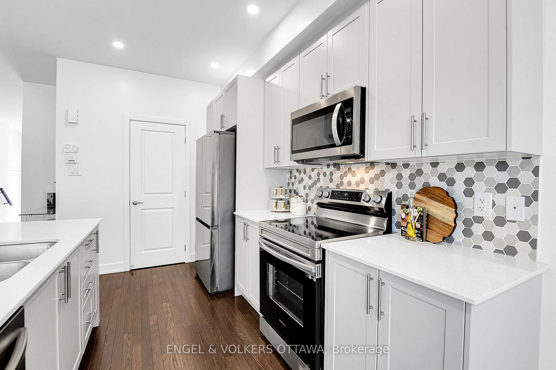 Photo 12 of 266 Monticello Avenue, Ottawa, Kanata - Emerald Meadows/Trailwest — HOMEH