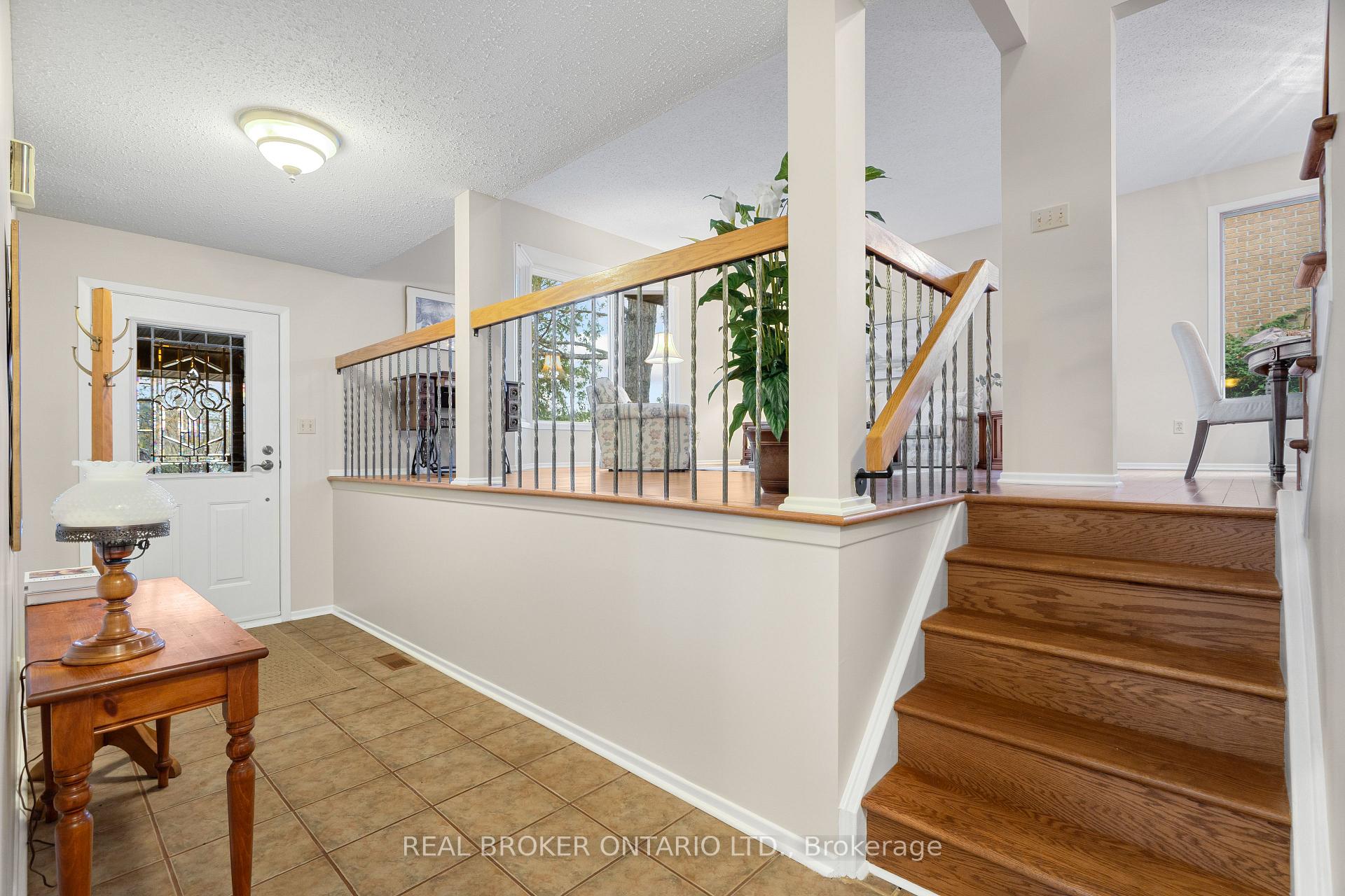 Photo 4 of 127 Chimo Drive, Ottawa, Kanata - Katimavik — HOMEH