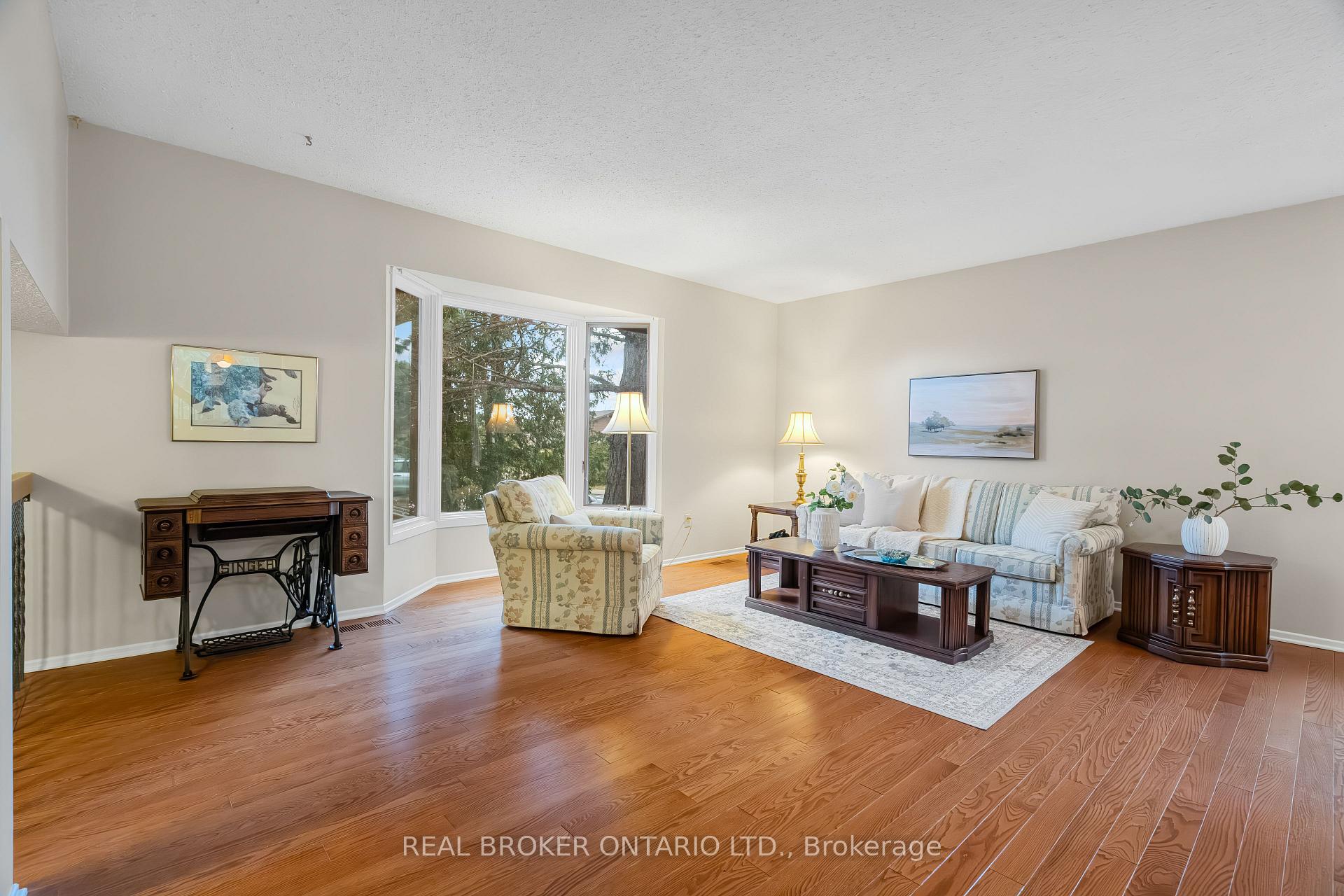 Photo 5 of 127 Chimo Drive, Ottawa, Kanata - Katimavik — HOMEH