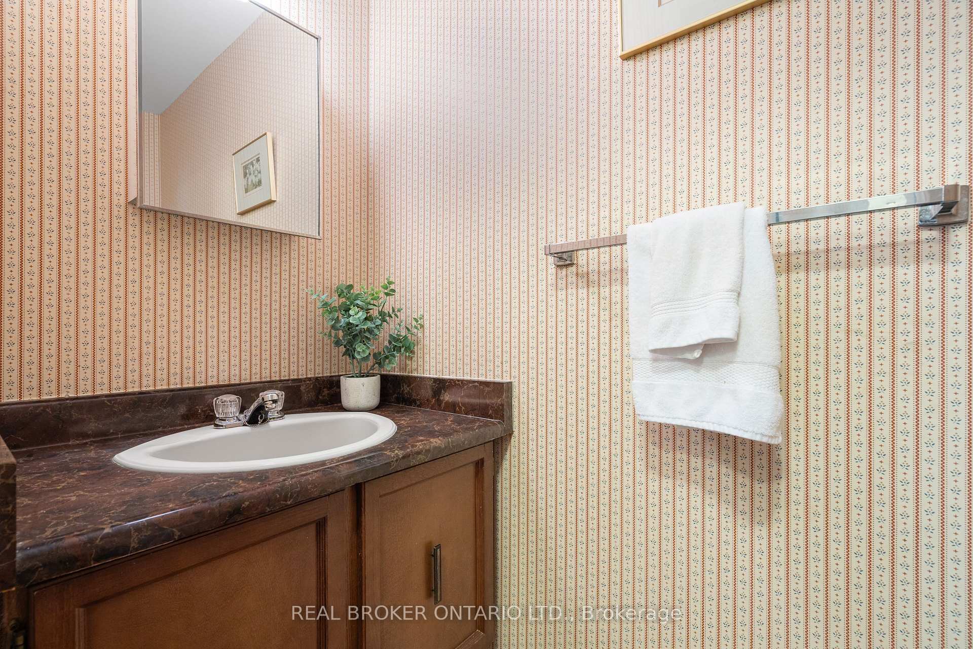 Photo 23 of 127 Chimo Drive, Ottawa, Kanata - Katimavik — HOMEH