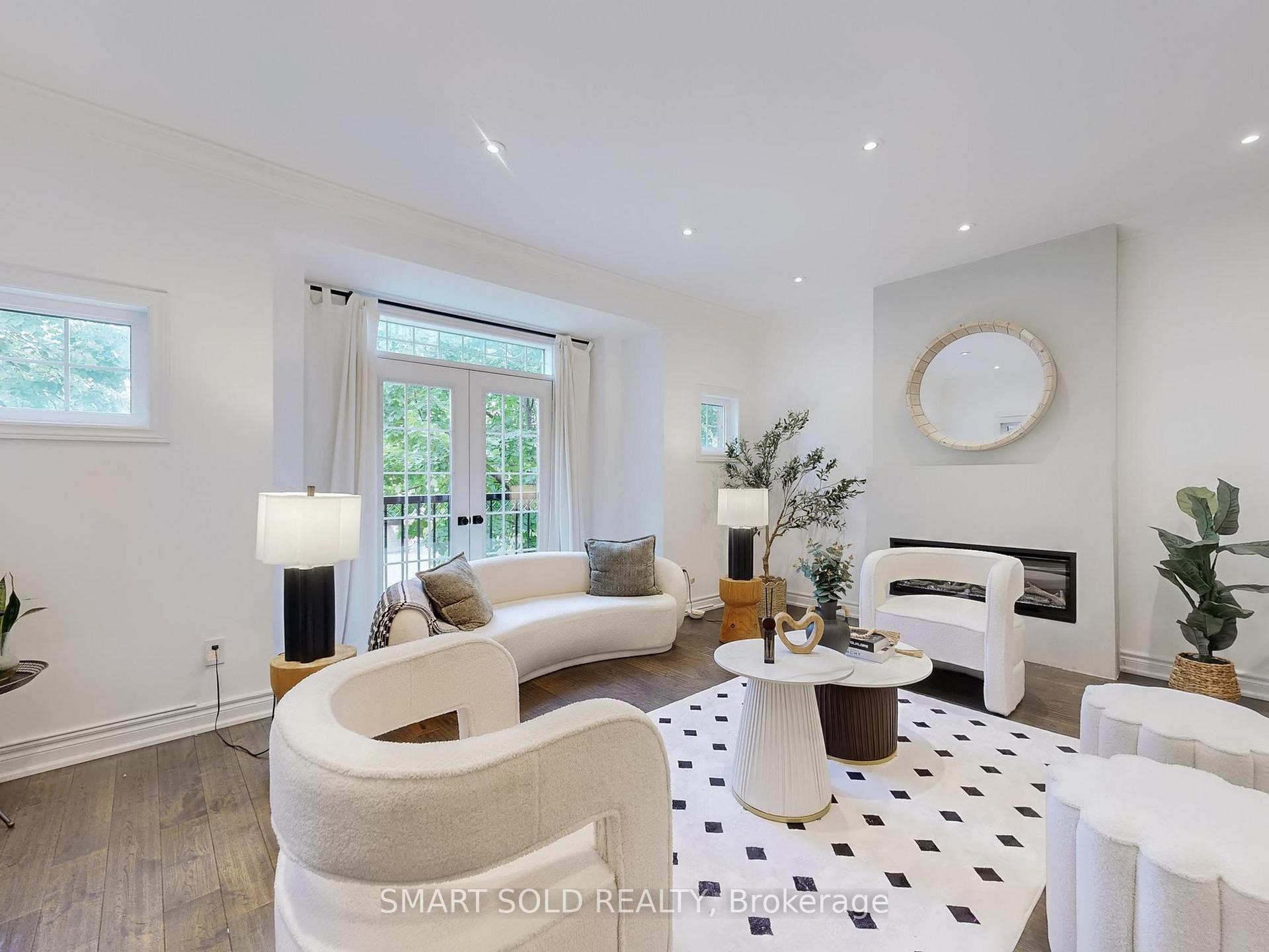 Photo 2 of 30 Crispin Court, Markham, Buttonville — HOMEH