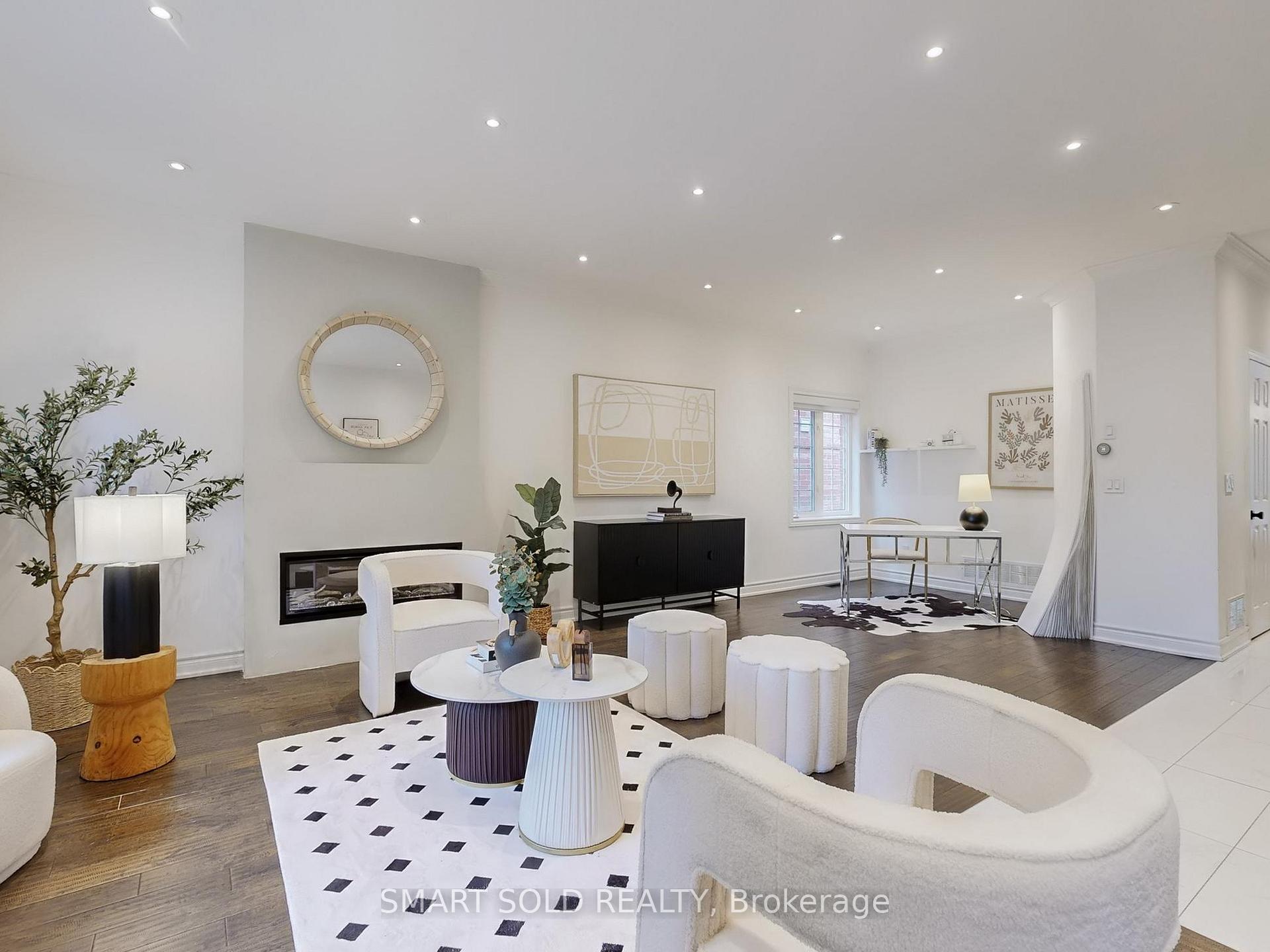 Photo 3 of 30 Crispin Court, Markham, Buttonville — HOMEH