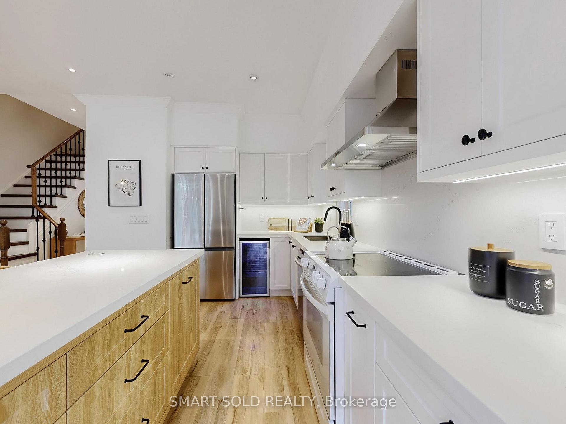Photo 6 of 30 Crispin Court, Markham, Buttonville — HOMEH