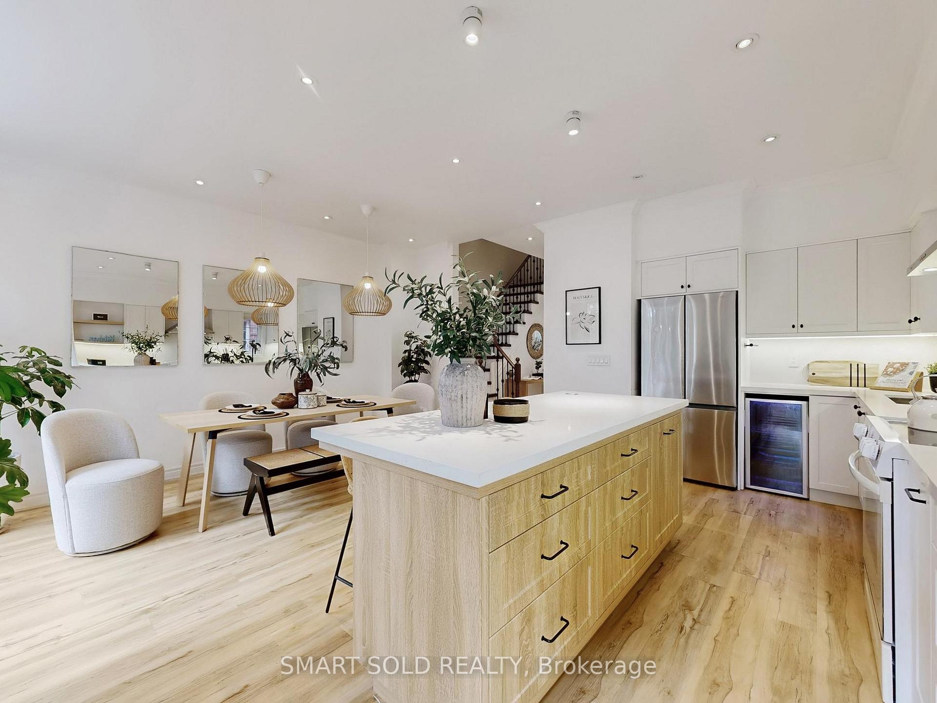 Photo 7 of 30 Crispin Court, Markham, Buttonville — HOMEH