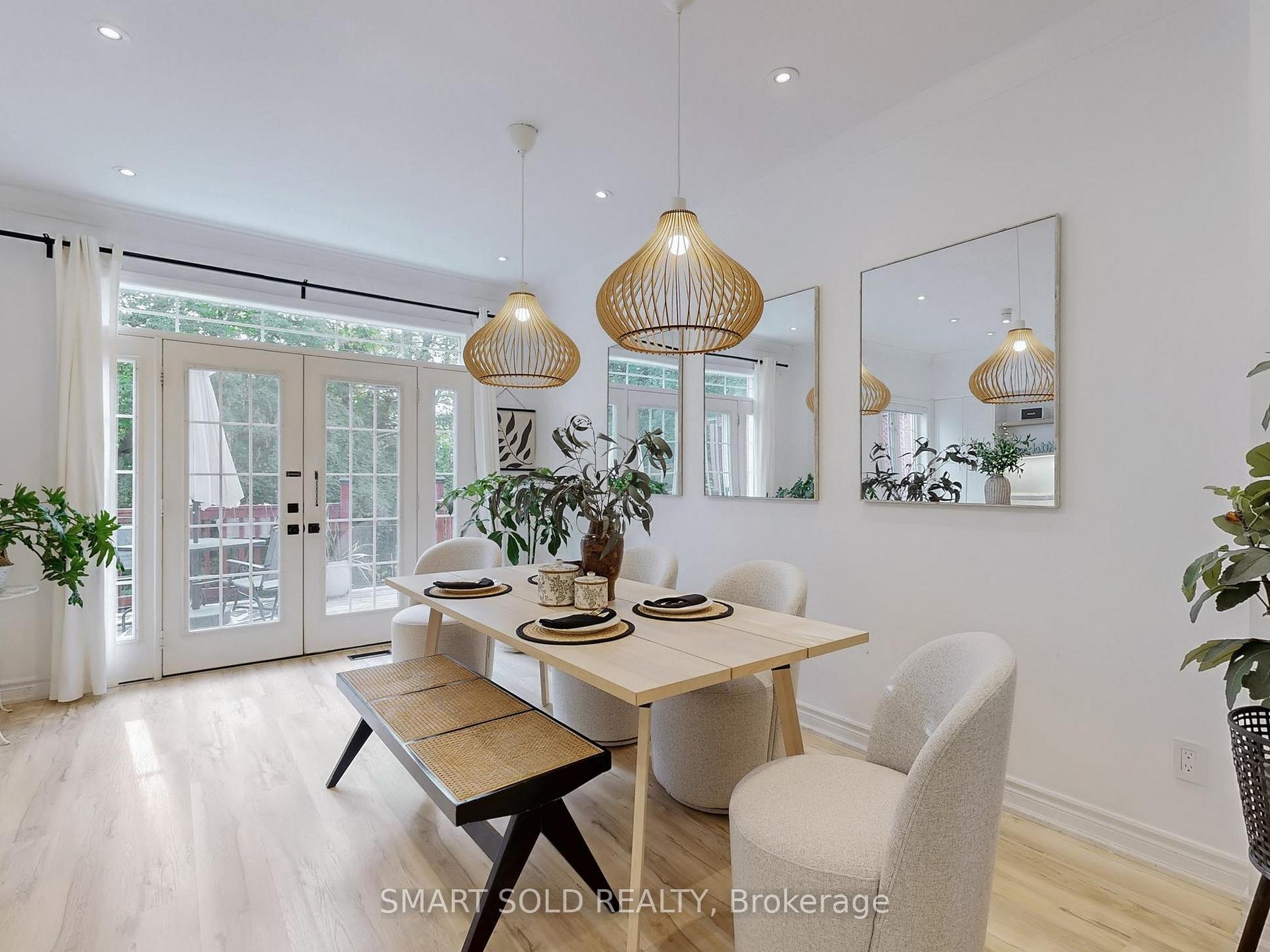 Photo 8 of 30 Crispin Court, Markham, Buttonville — HOMEH