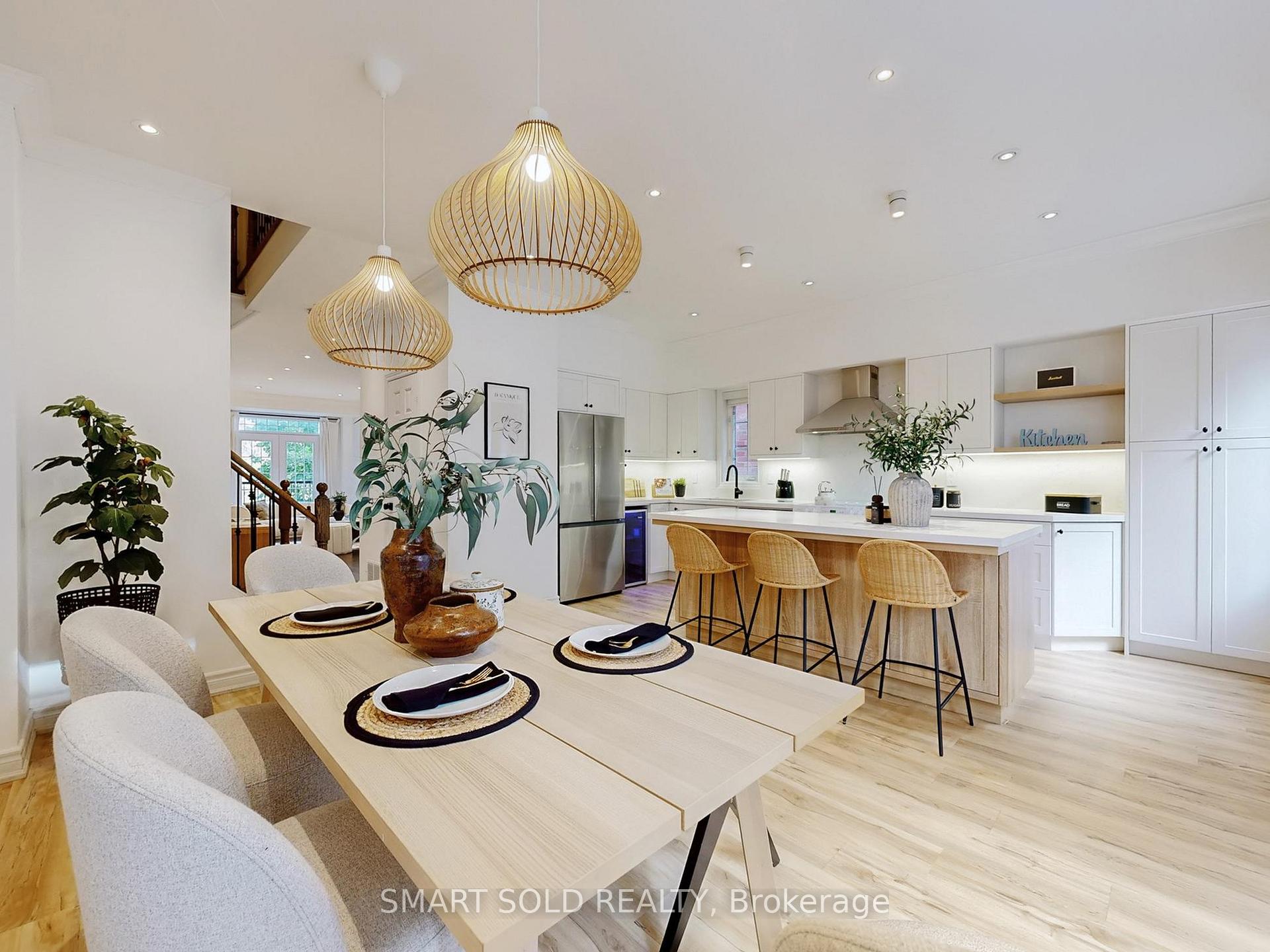 Photo 10 of 30 Crispin Court, Markham, Buttonville — HOMEH
