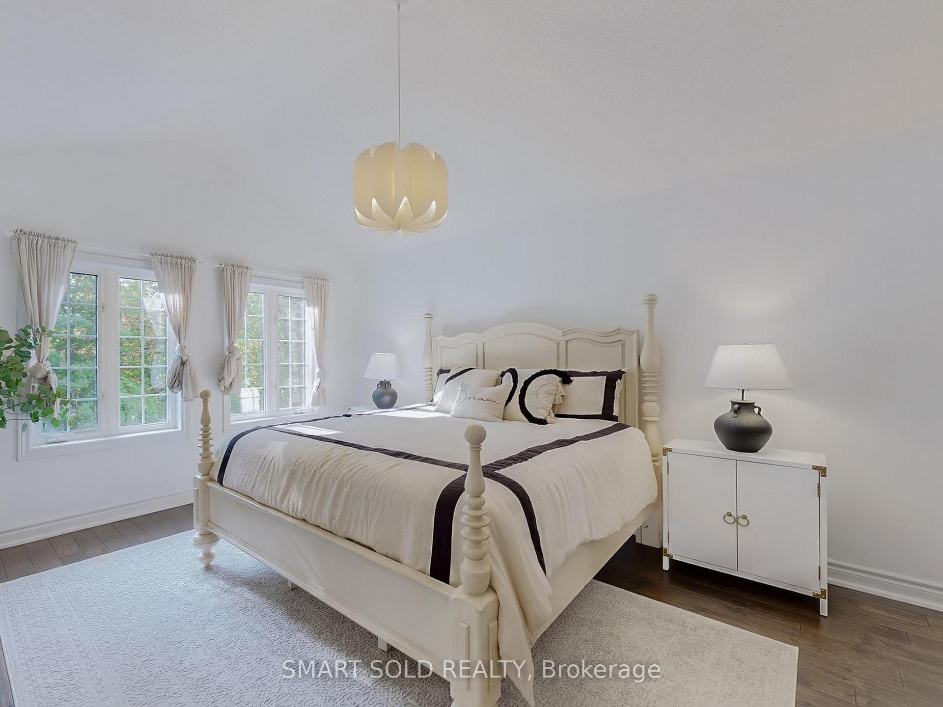 Photo 12 of 30 Crispin Court, Markham, Buttonville — HOMEH