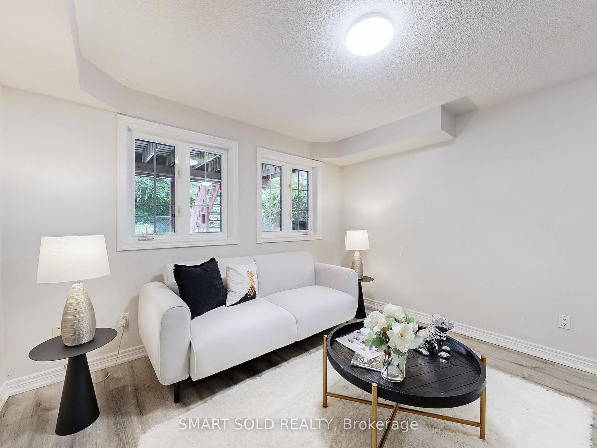 Photo 20 of 30 Crispin Court, Markham, Buttonville — HOMEH