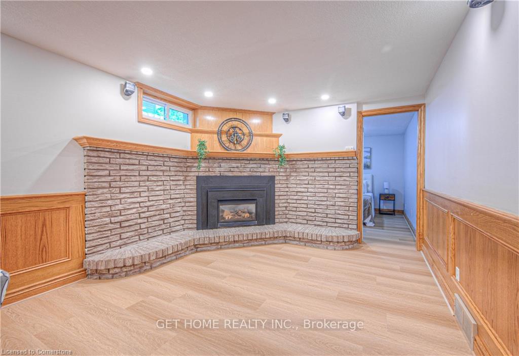 Photo 32 of 86 Queenston Drive, Kitchener — HOMEH