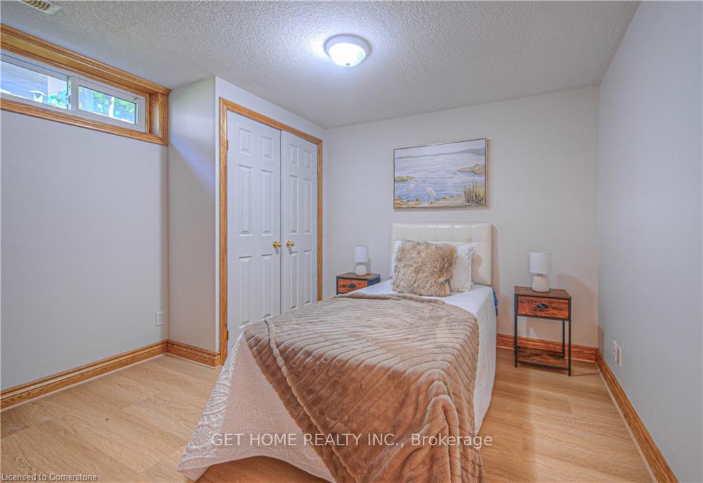 Photo 33 of 86 Queenston Drive, Kitchener — HOMEH