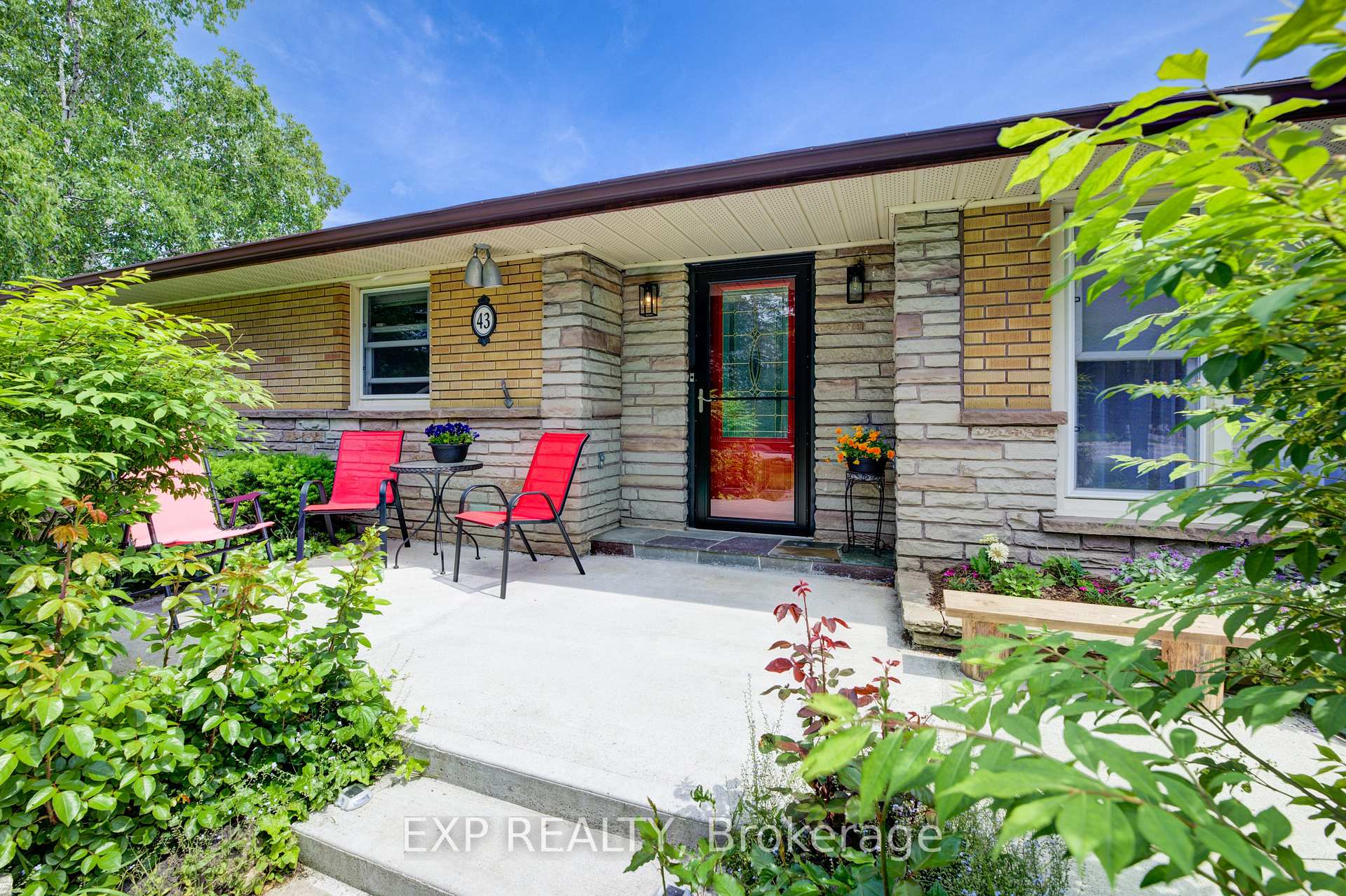 Photo 1 of 43 George Street S, Minto — HOMEH