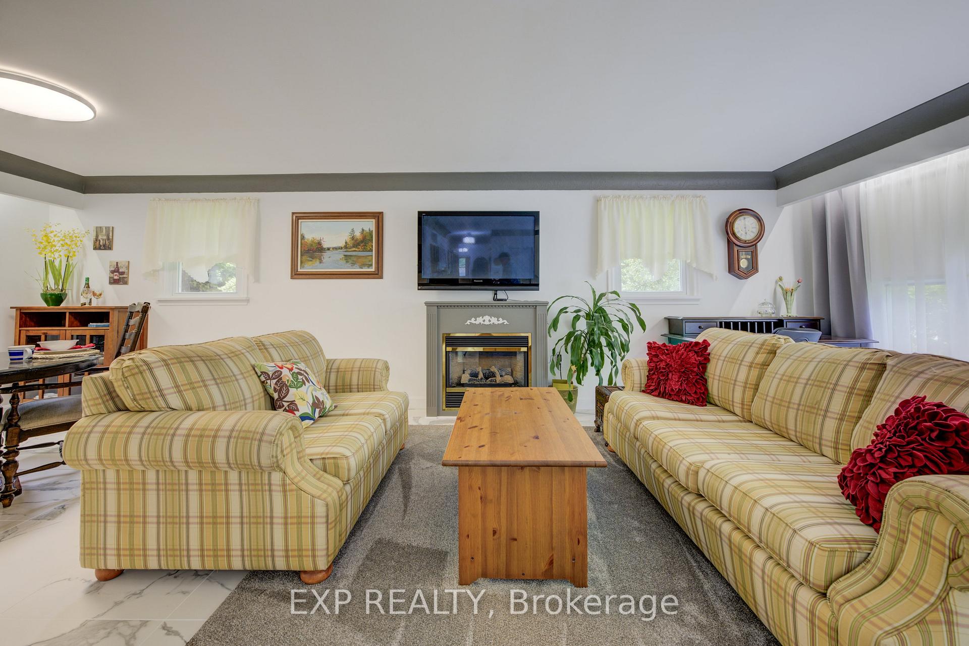 Photo 3 of 43 George Street S, Minto — HOMEH