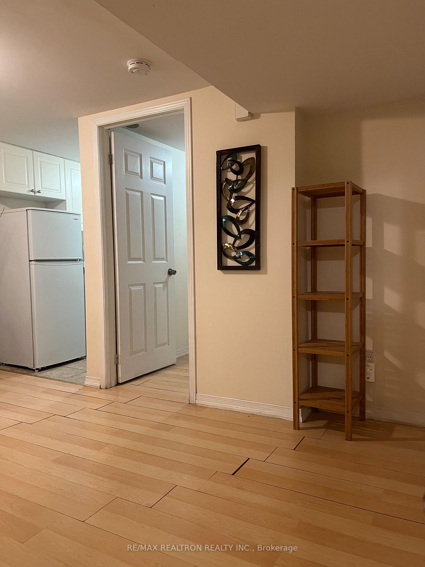 Photo 2 of 17 Spangler Road E, Markham, Middlefield — HOMEH