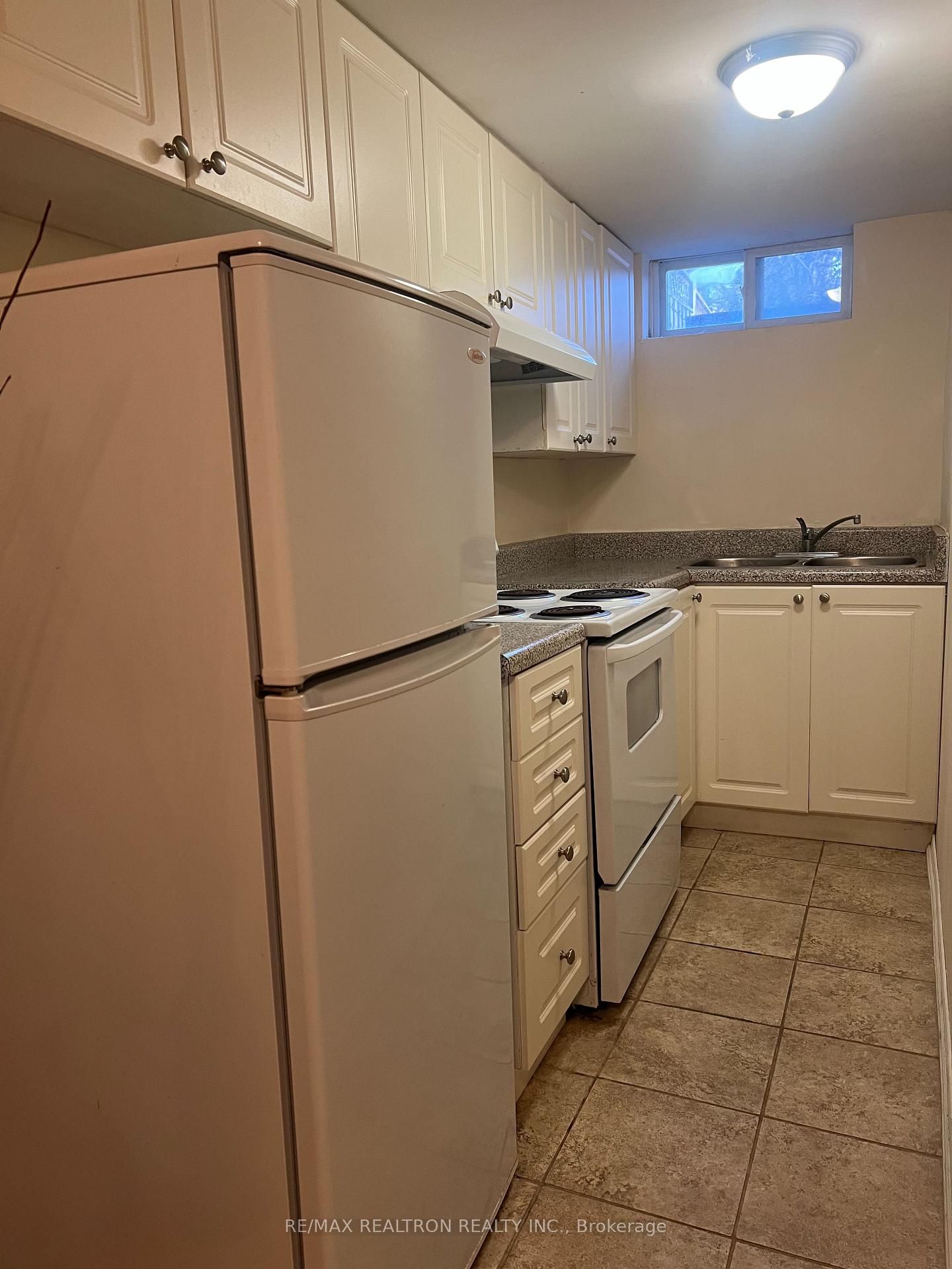 Photo 3 of 17 Spangler Road E, Markham, Middlefield — HOMEH