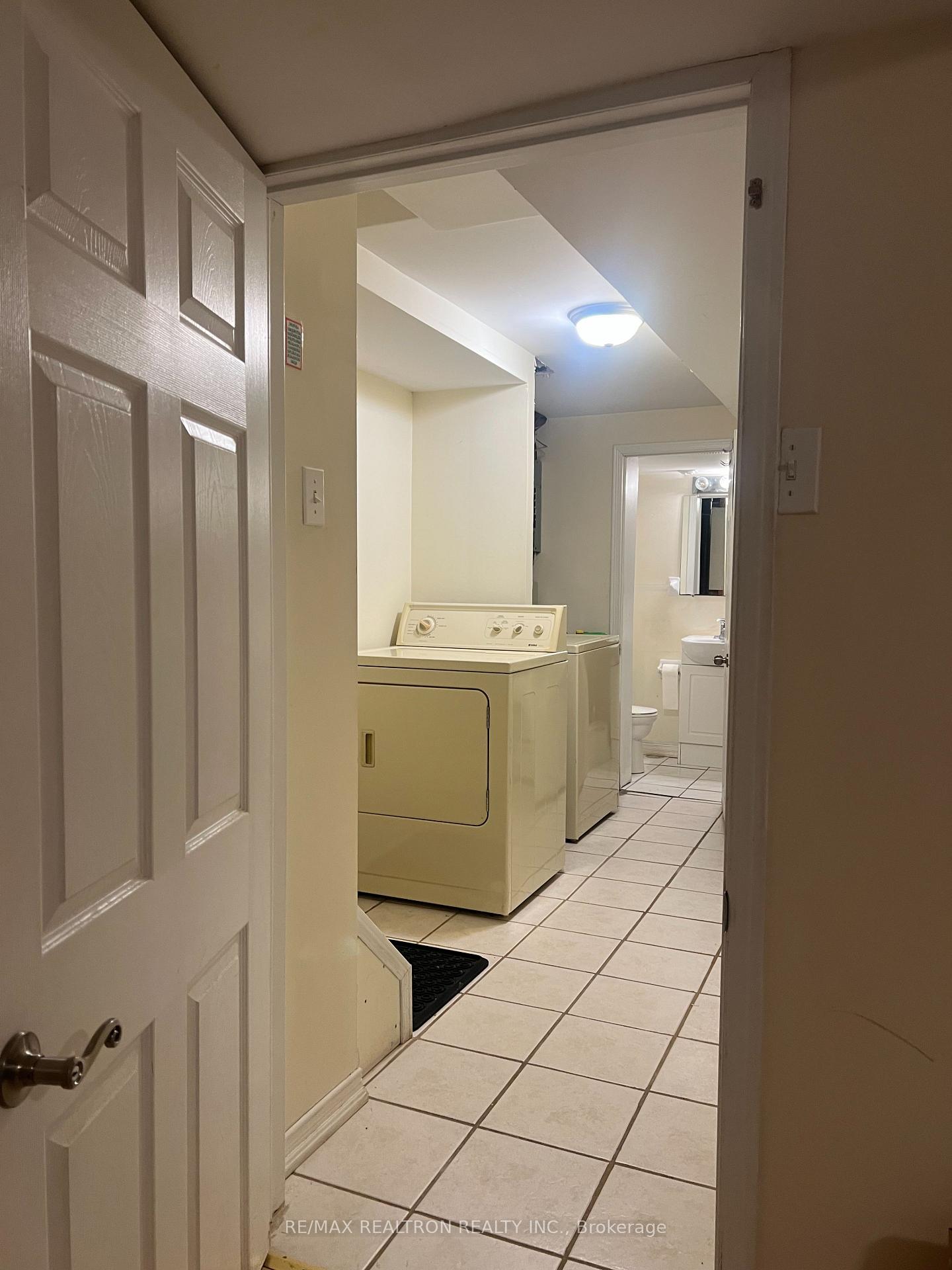Photo 4 of 17 Spangler Road E, Markham, Middlefield — HOMEH