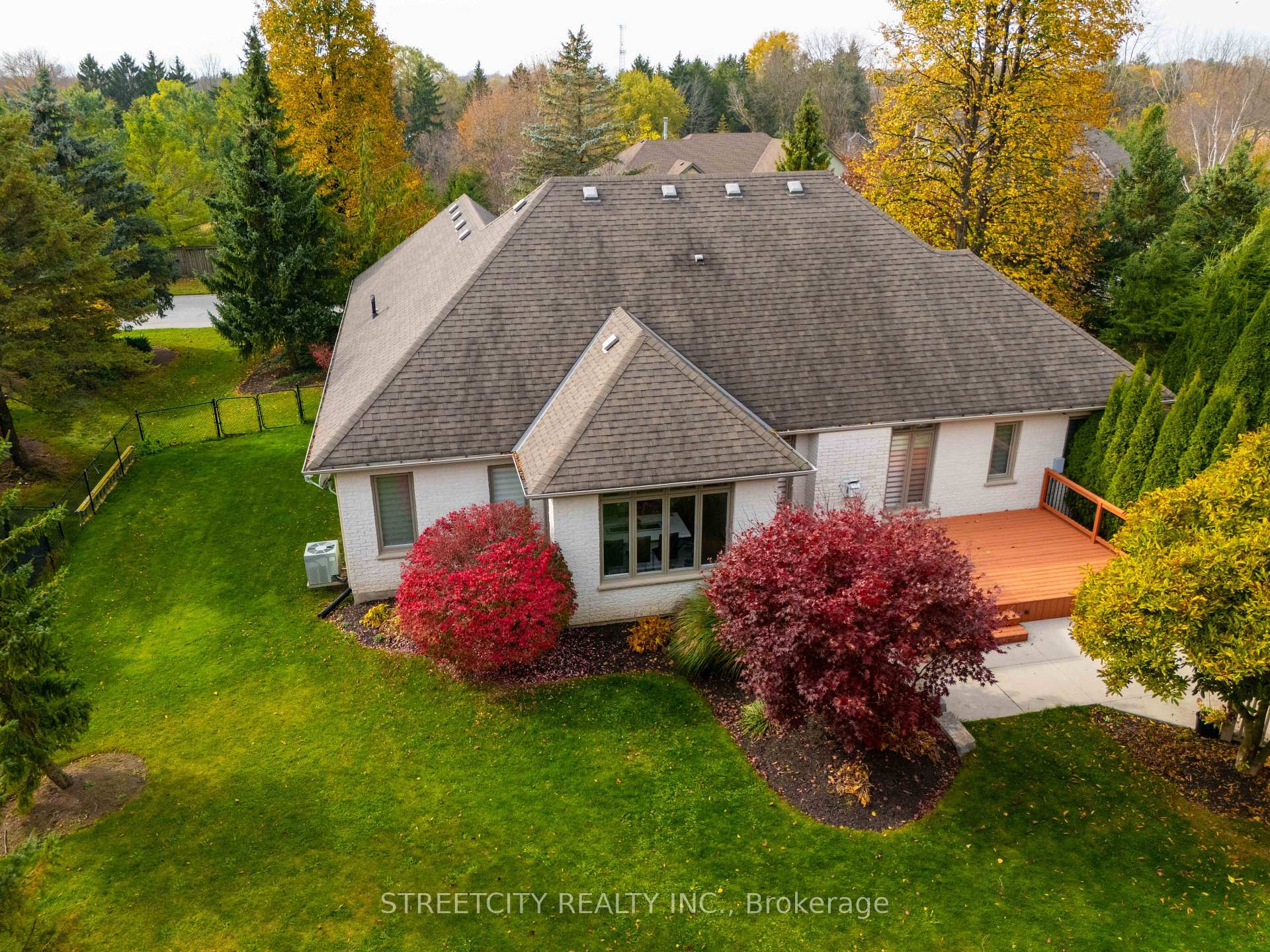 Front of 27 Wynfield Lane S