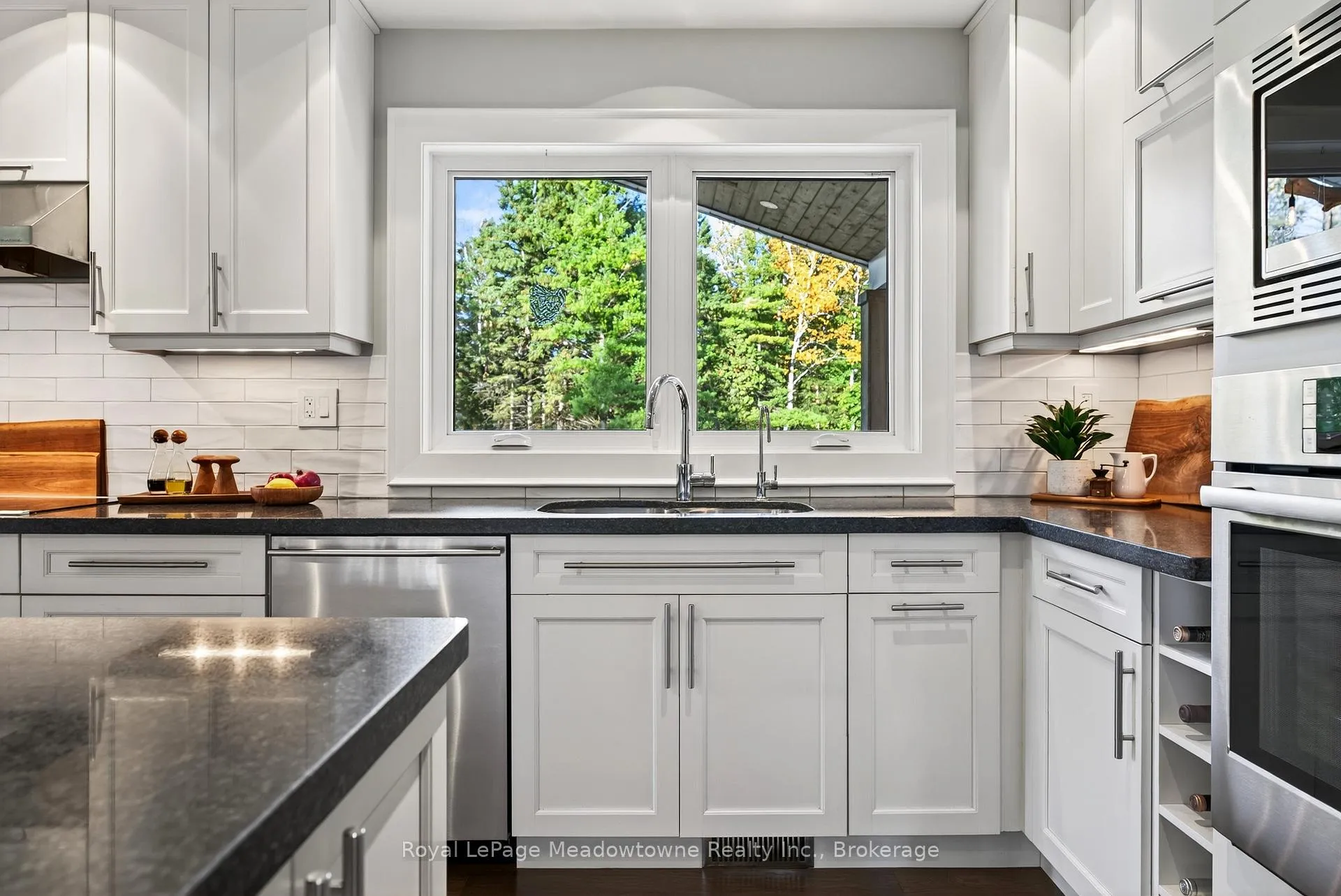 Photo 11 of 8495 Appleby Line, Milton, Campbellville — HOMEH