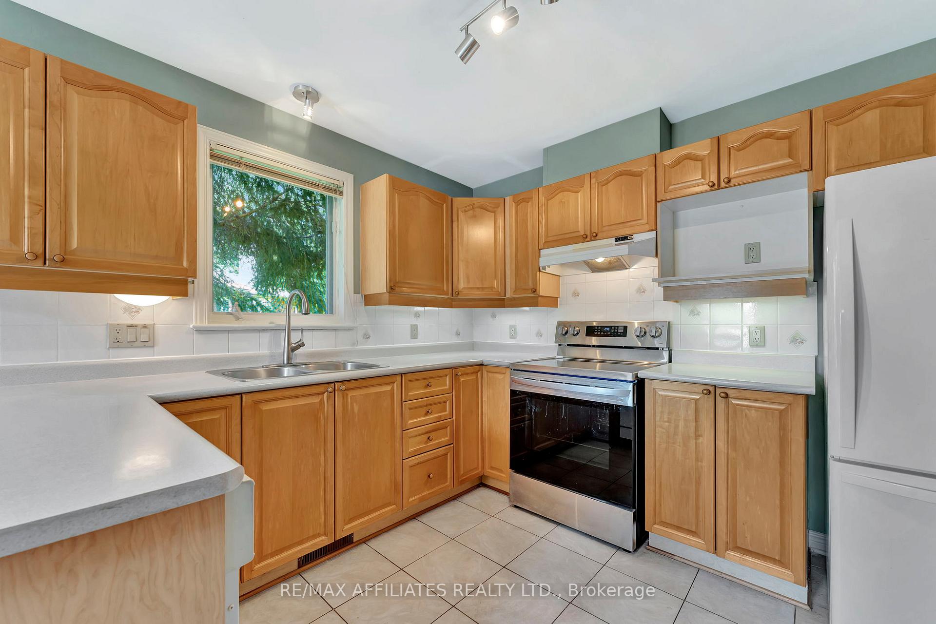 Photo 9 of 53 Bunting Lane, Ottawa, Kanata - Bridlewood — HOMEH