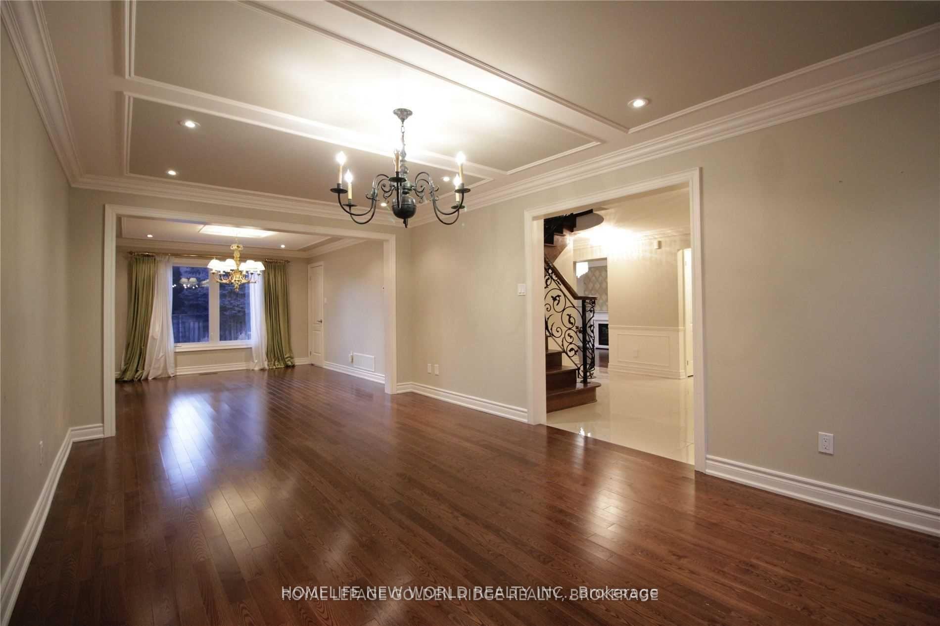 Photo 3 of 125 Aitken Circle, Markham, Unionville — HOMEH