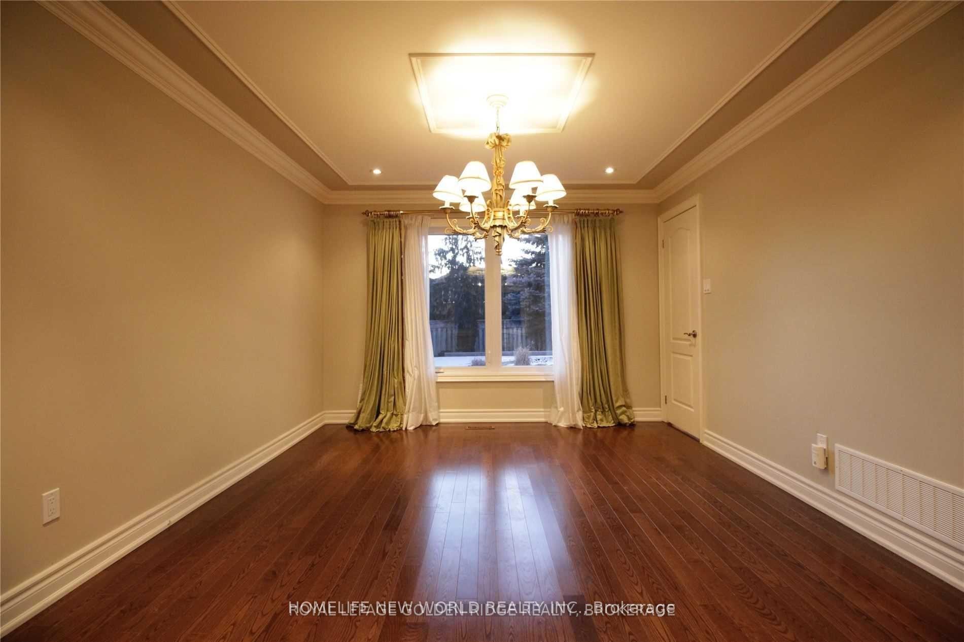 Photo 4 of 125 Aitken Circle, Markham, Unionville — HOMEH
