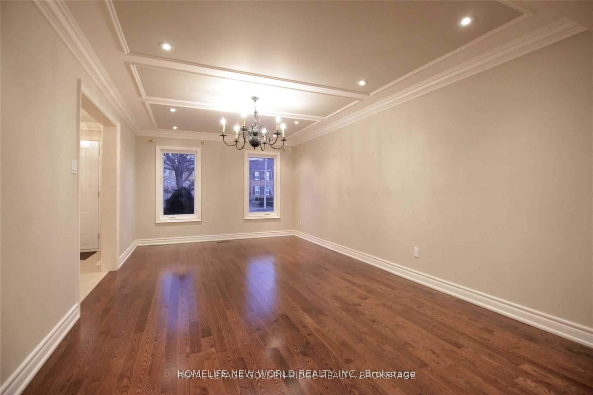 Photo 5 of 125 Aitken Circle, Markham, Unionville — HOMEH