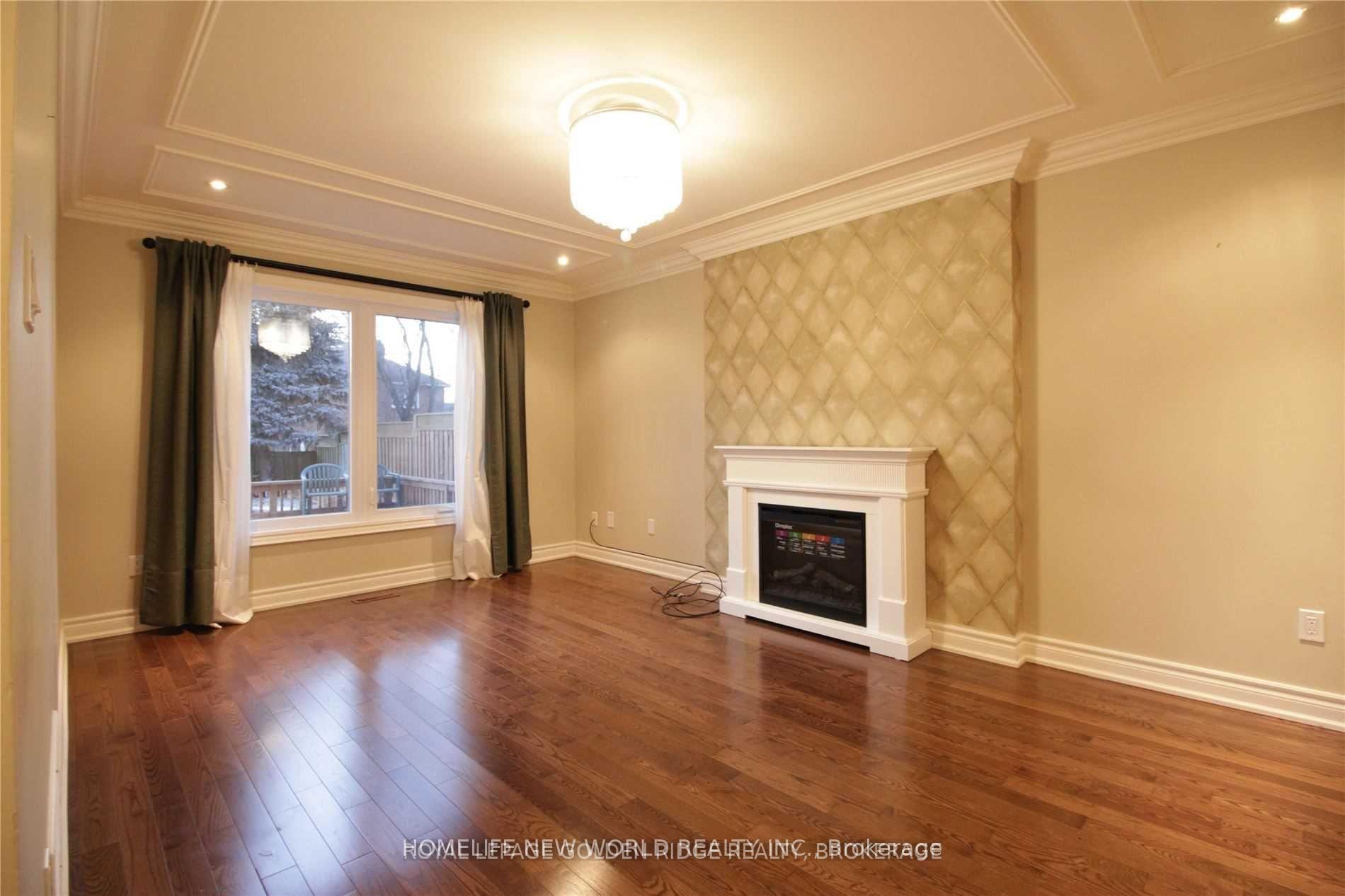 Photo 8 of 125 Aitken Circle, Markham, Unionville — HOMEH