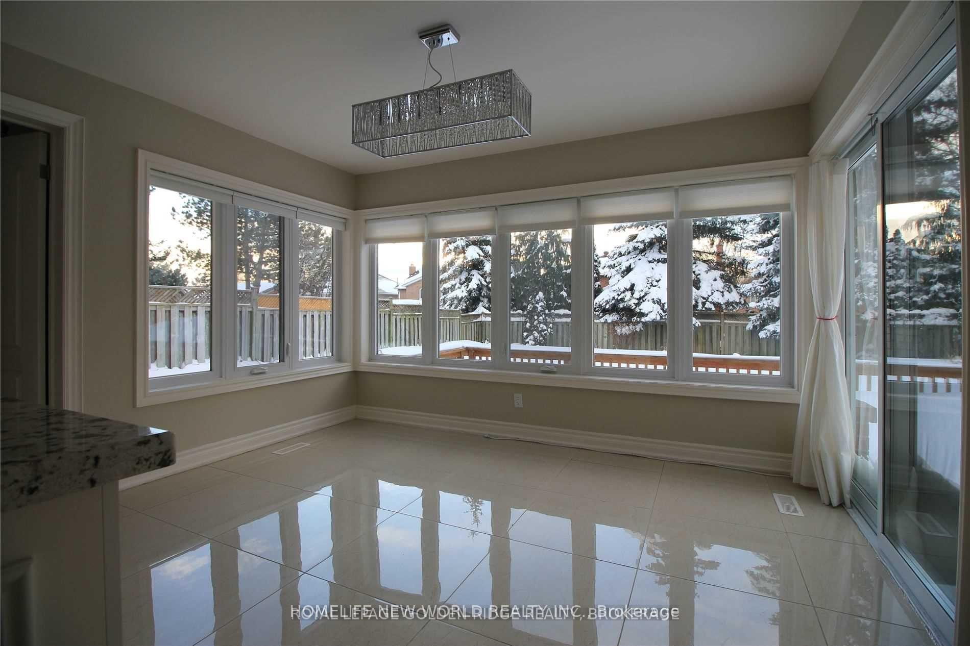 Photo 10 of 125 Aitken Circle, Markham, Unionville — HOMEH