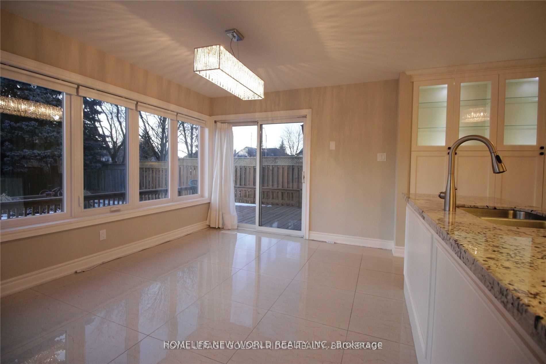 Photo 18 of 125 Aitken Circle, Markham, Unionville — HOMEH