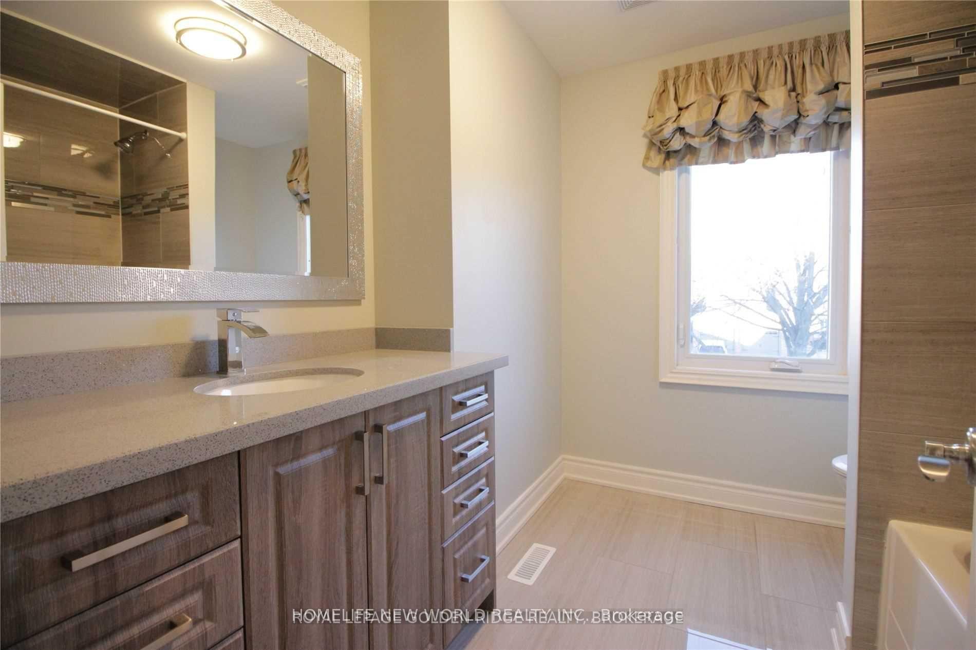 Photo 32 of 125 Aitken Circle, Markham, Unionville — HOMEH
