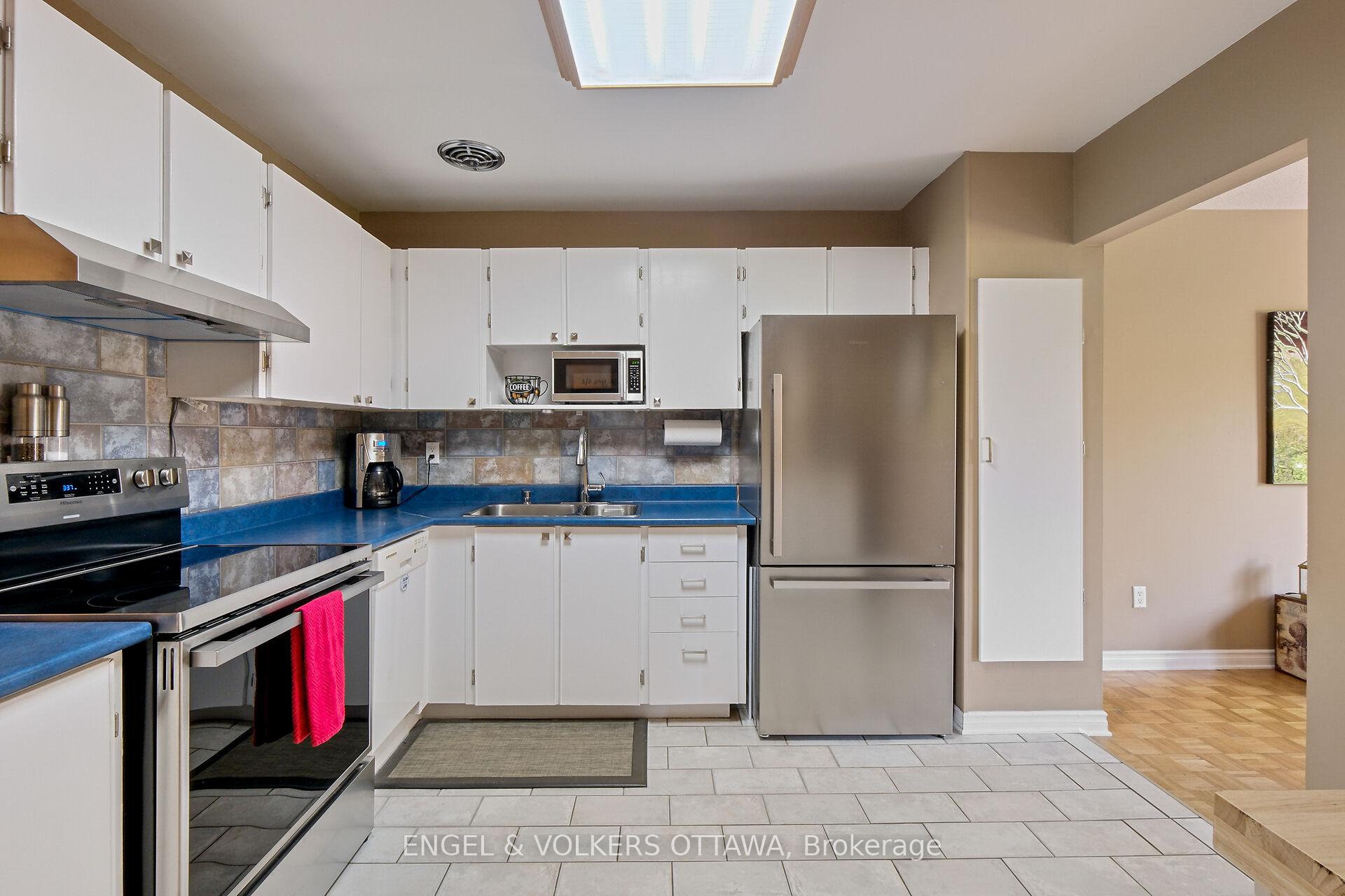 Photo 8 of 83 Shouldice Crescent, Ottawa, Kanata - Glencairn/Hazeldean — HOMEH