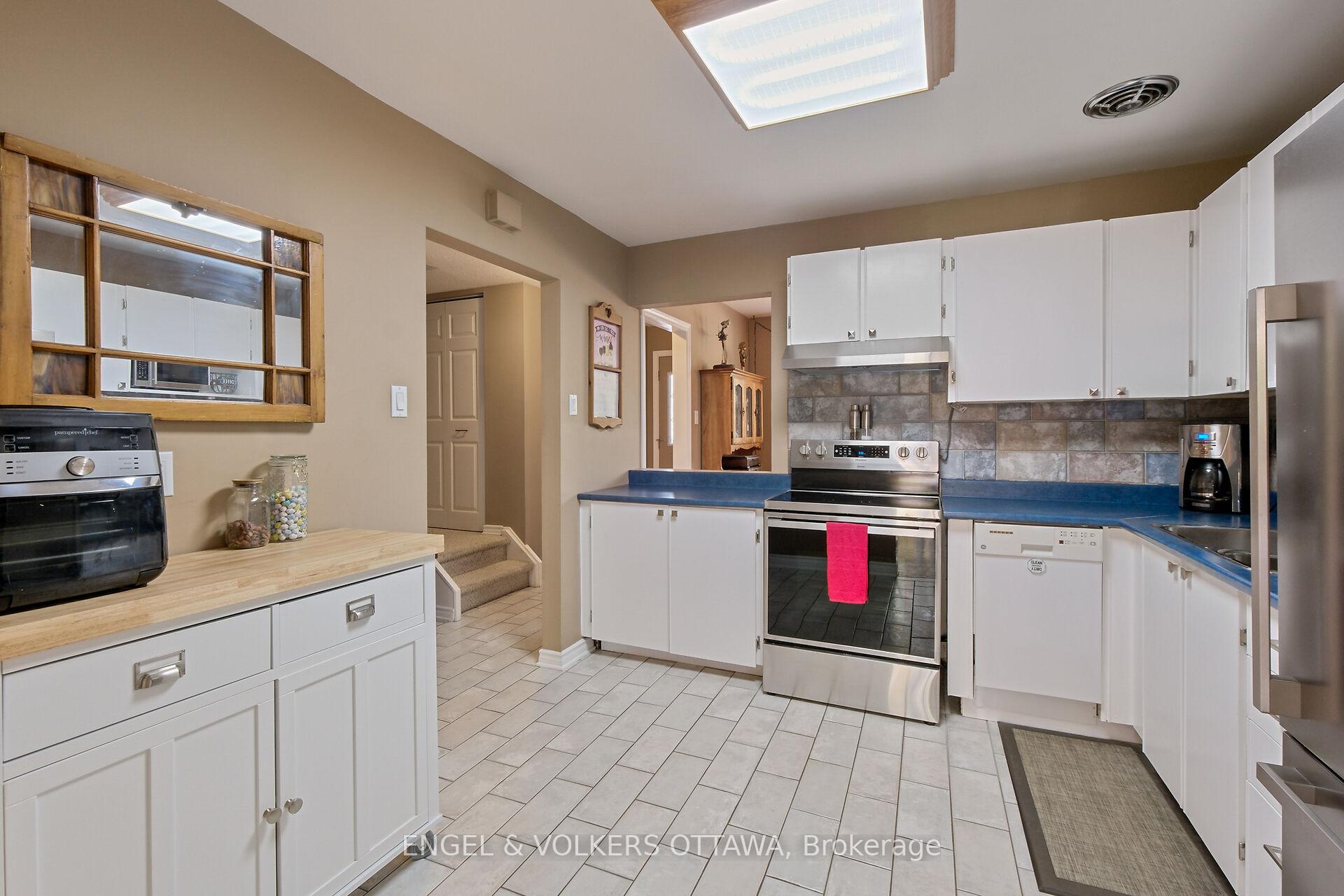 Photo 10 of 83 Shouldice Crescent, Ottawa, Kanata - Glencairn/Hazeldean — HOMEH