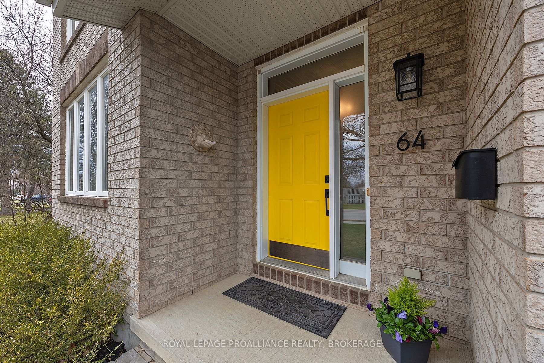 Photo 3 of 64 Dalgleish Avenue, Kingston, Kingston East (Incl Barret Crt) — HOMEH