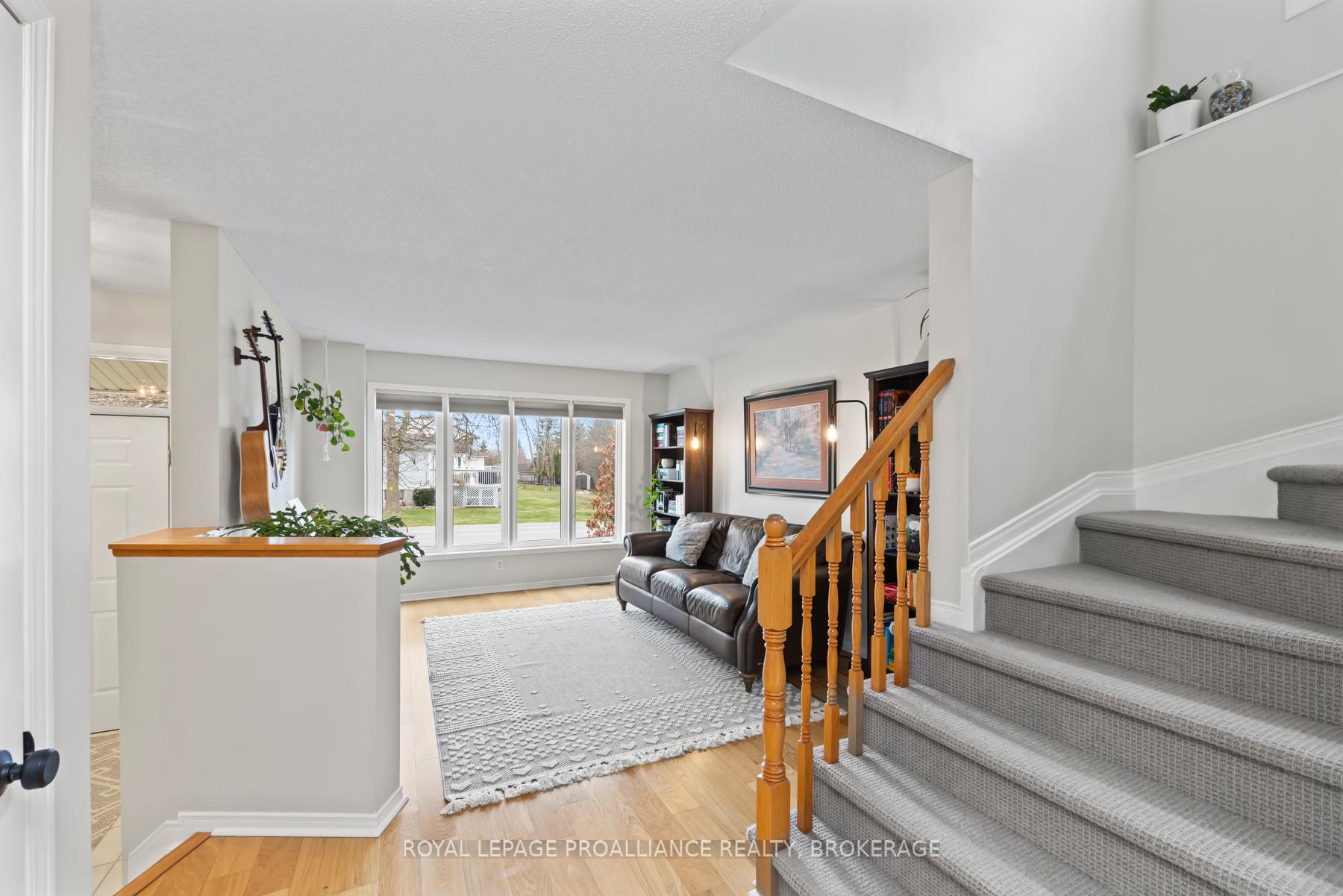 Photo 7 of 64 Dalgleish Avenue, Kingston, Kingston East (Incl Barret Crt) — HOMEH
